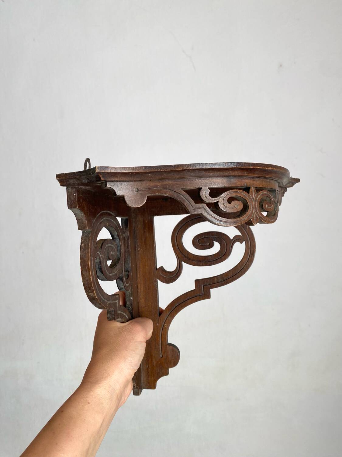 Old corner shelf in openwork wood mp