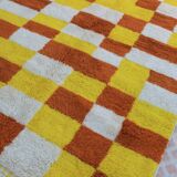 Tapis berbère marocain béni ouarain damiers jaune et marron