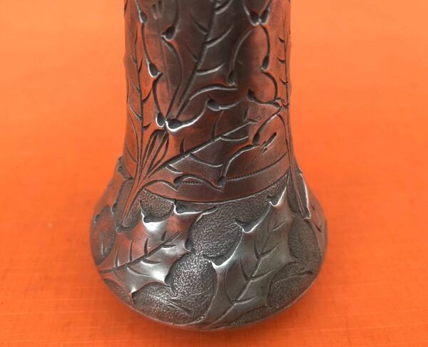 Art Nouveau Vase soliflore P. Chaumette Etain Décor feuilles de chêne