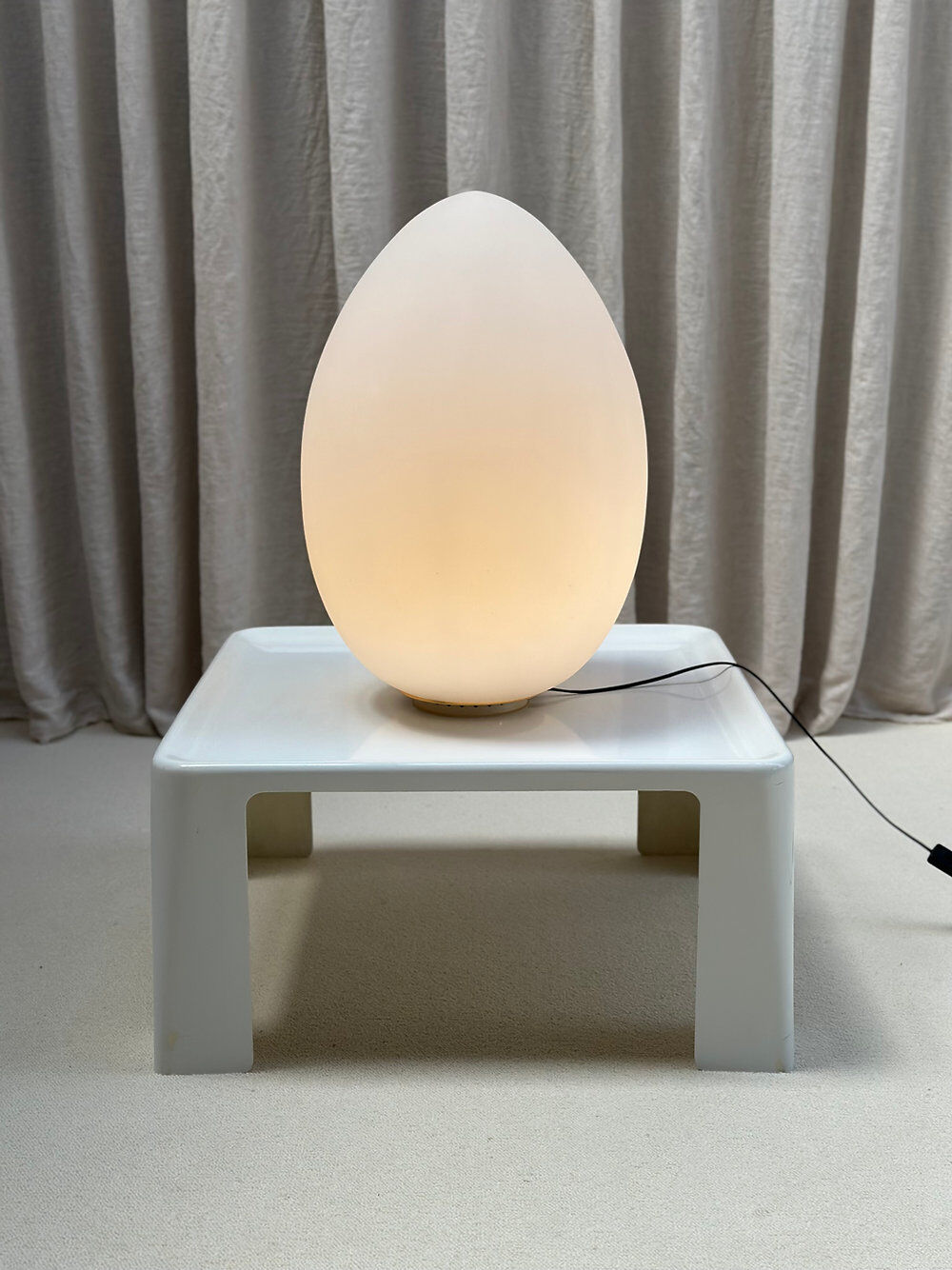XL floor/table lamp 'Uovo', Ben Swildens, Fontana Arte, Italy, 1970s