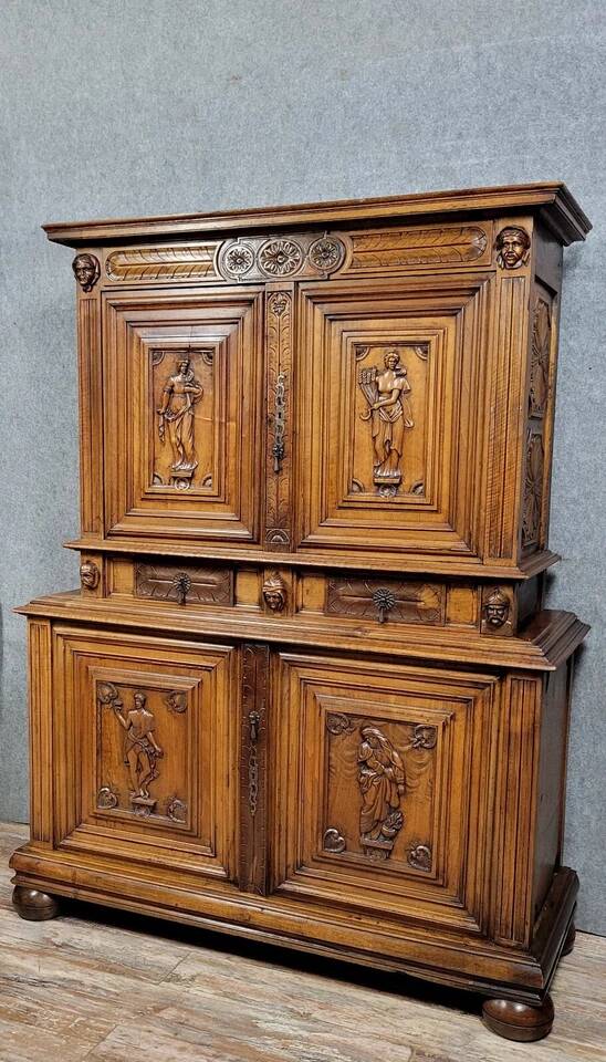Bellifontain cabinet with 4 recessed panels, 17th century, in solid walnut