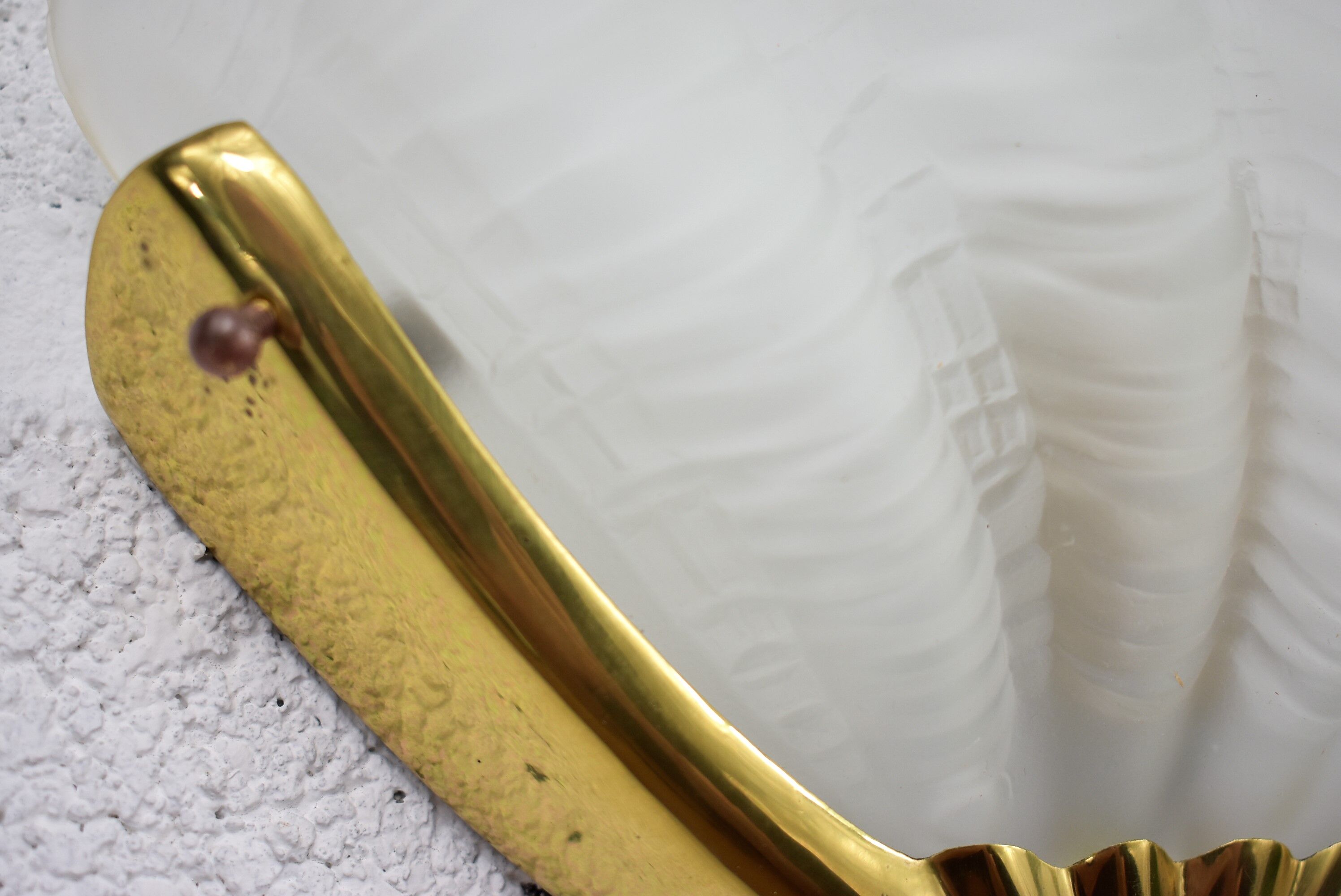 Applies shell shape, glass and brass.