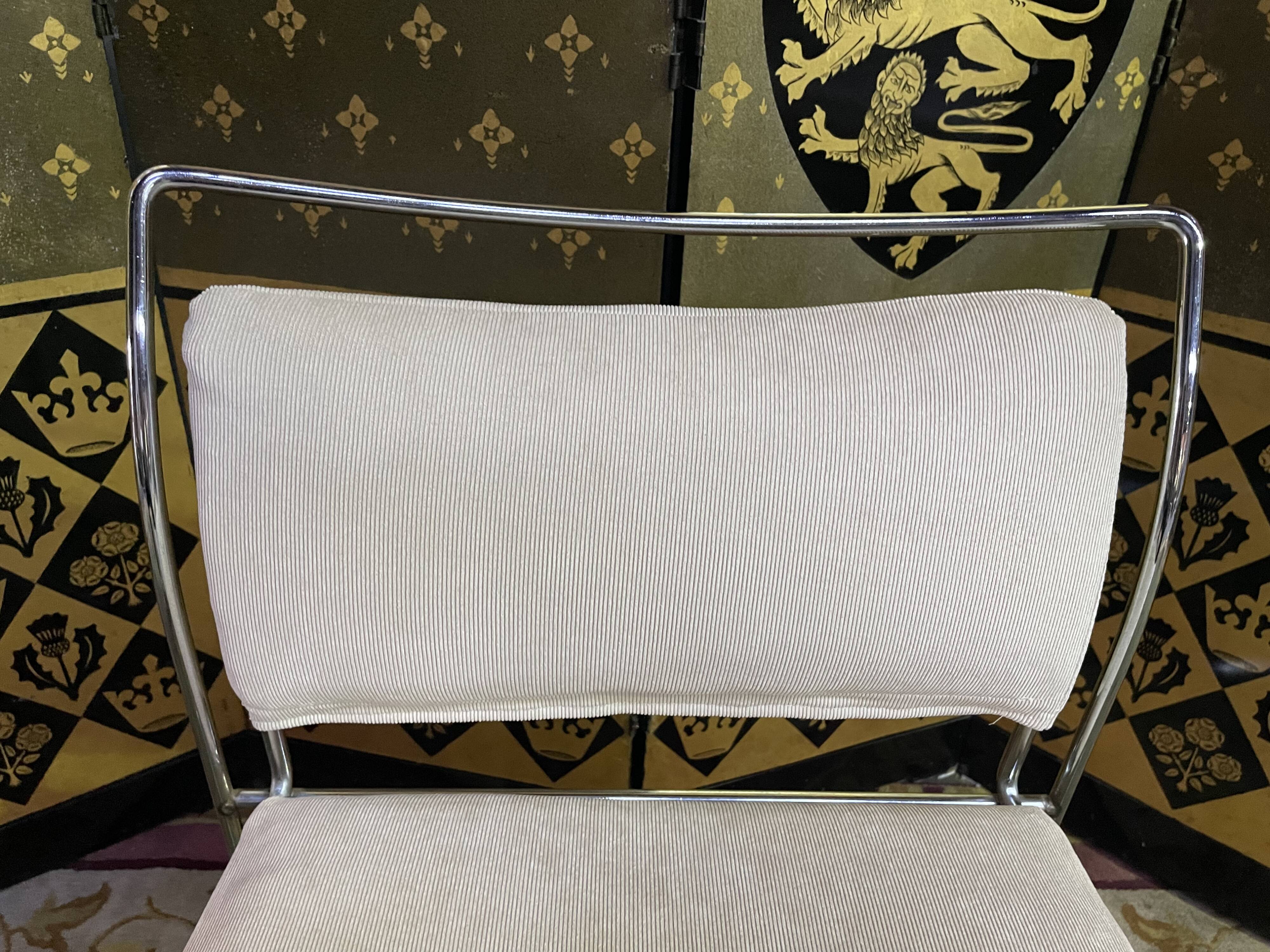 8 1970 chairs in chromed metal "made an Italy" restored