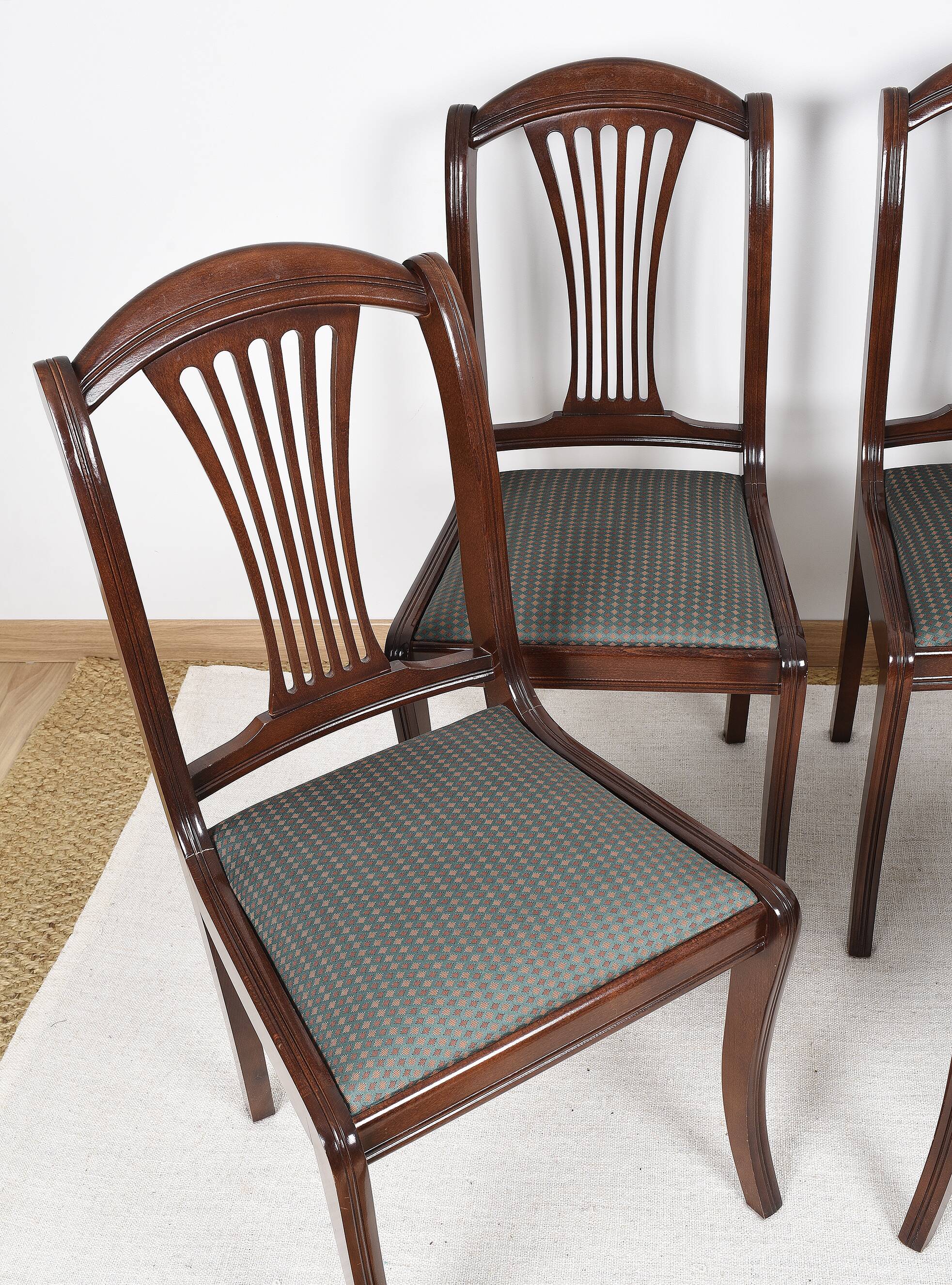 Ensemble de 4 chaises tapissées de style Art Déco pour salle à manger.