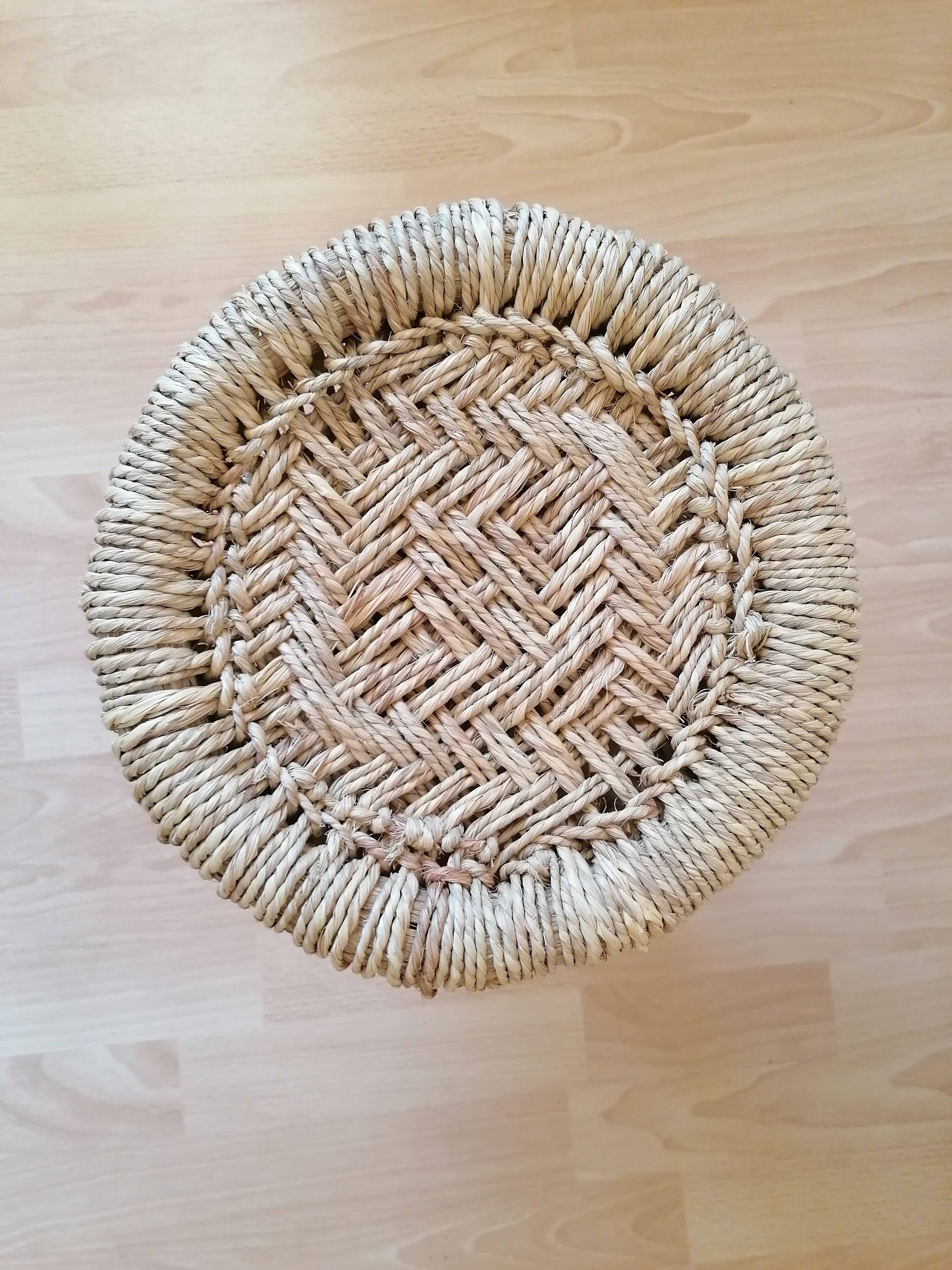 Diabolo rattan stool