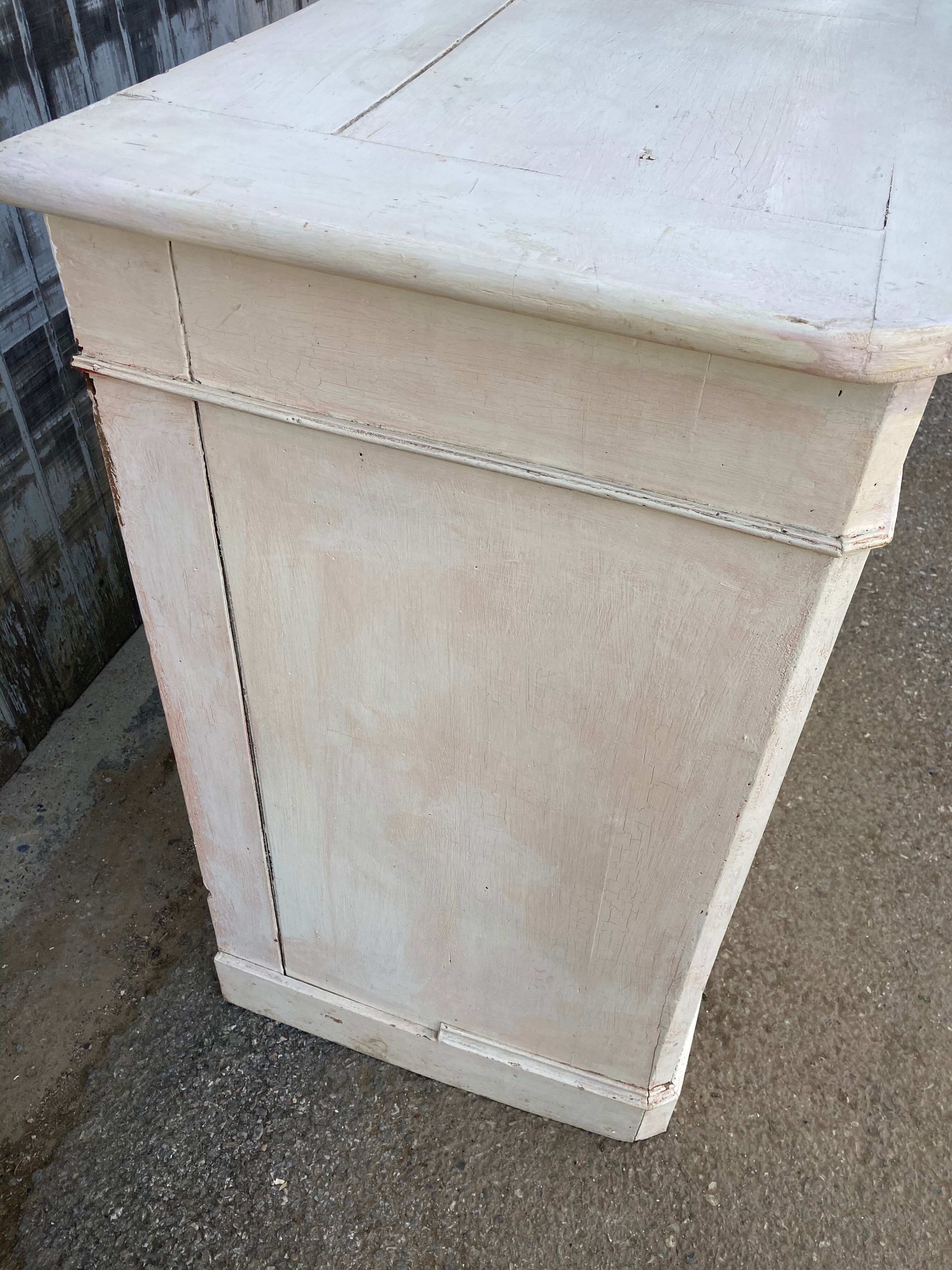 2-door furniture, 2 white patina drawers