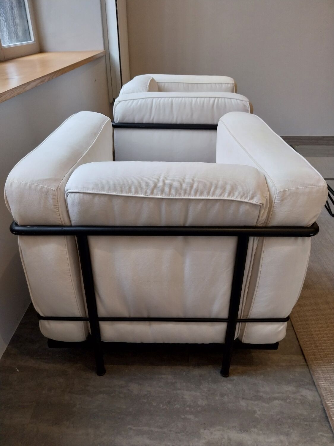 A sofa and two LC2 Cassina armchairs