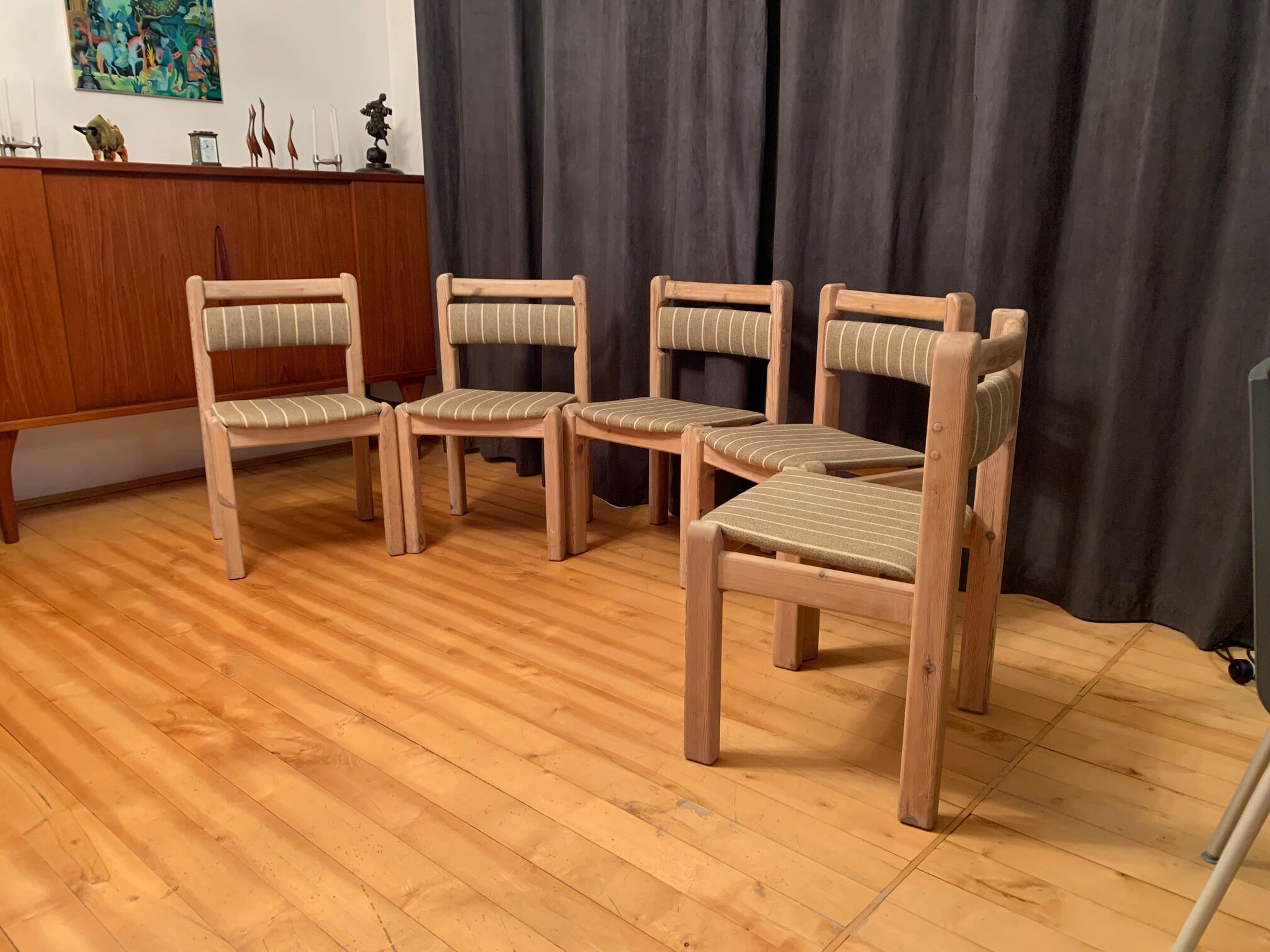 Set of five Thorsø Stolefabrik chairs, Denmark, 1970s.