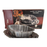 Sauce boat on Guy Degrenne tray