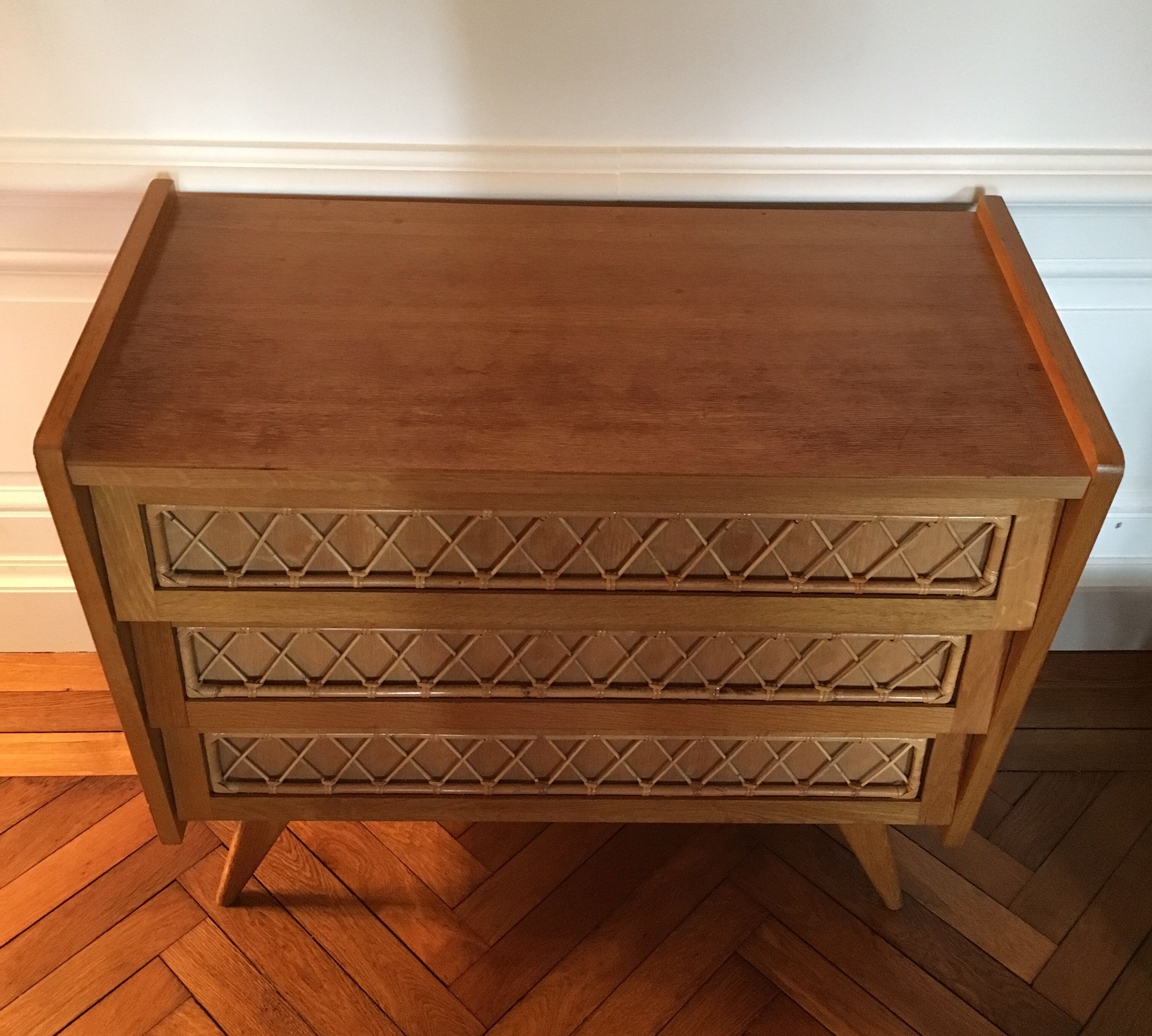 Commode en rotin vintage