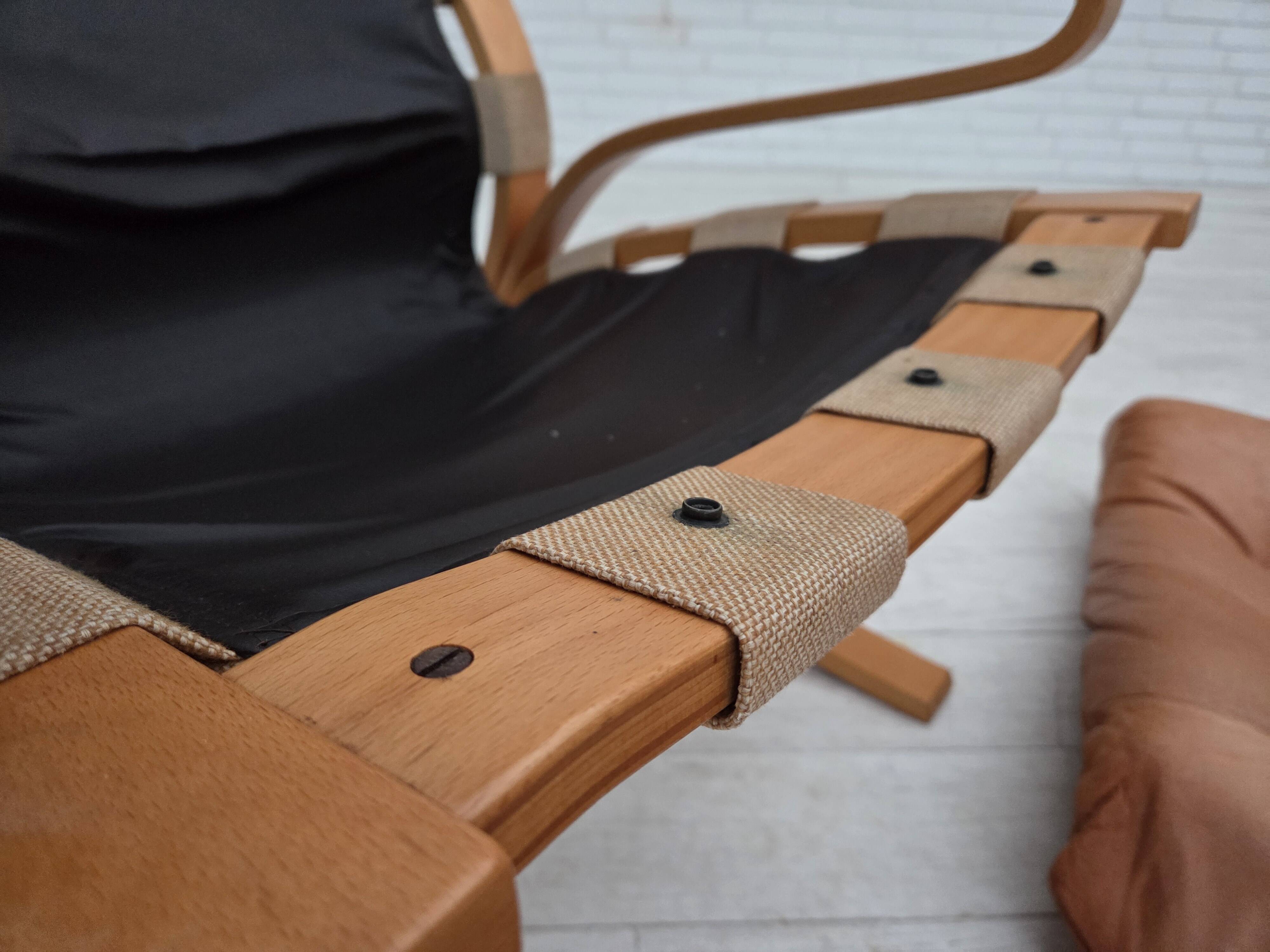 Fauteuil norvégien des années 1970, modèle "Kengu", cuir de meuble.