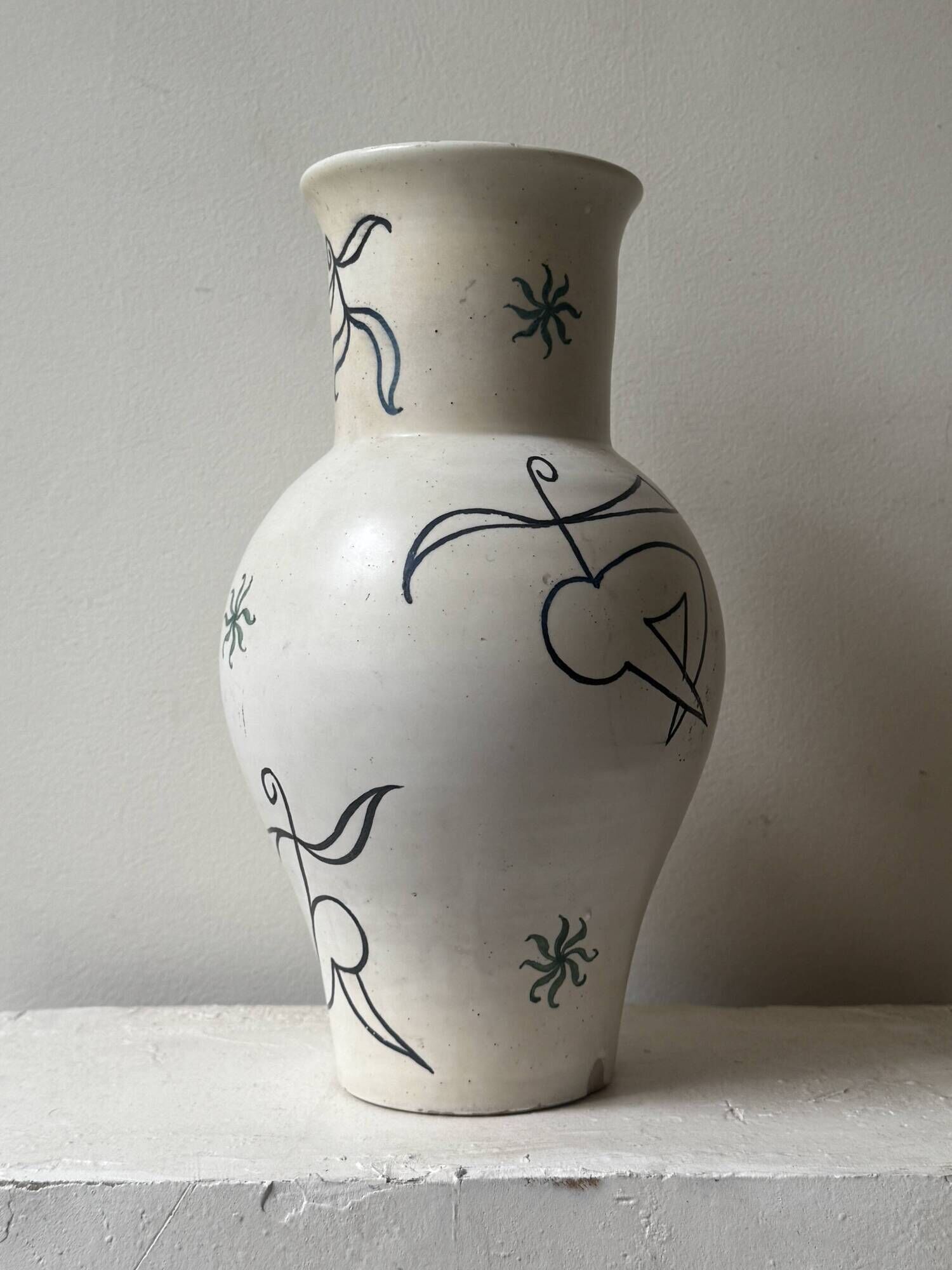 Large white vase decorated with stylised women Cérart Monaco, dlg Matisse 1950
