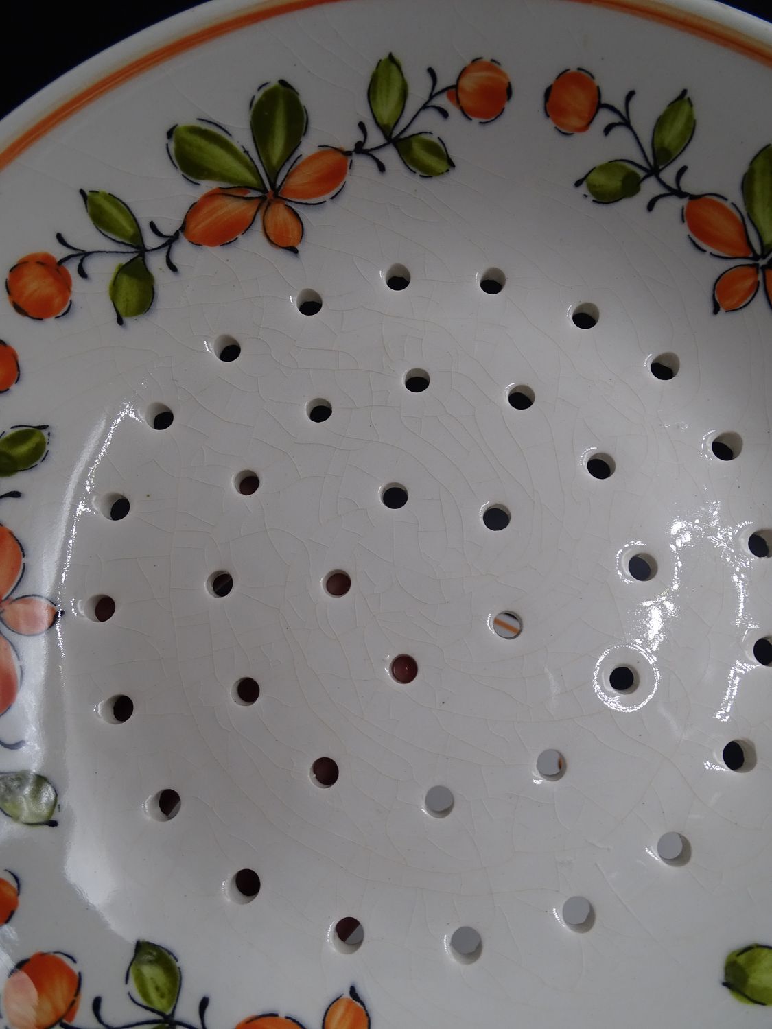 Beautiful set plate to drain strawberries in Gien earthenware
