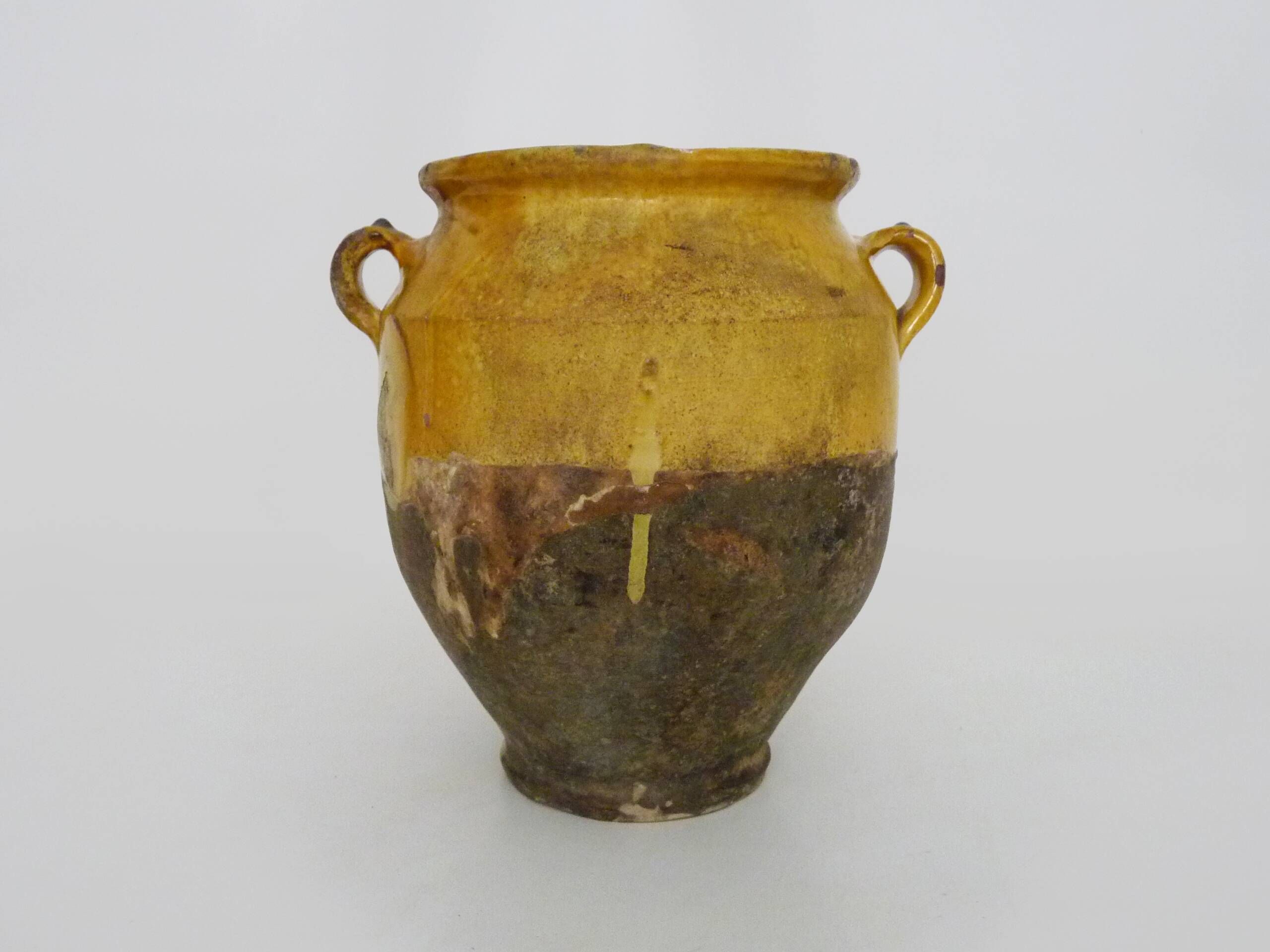 Magnificent glazed yellow confit pot, south-west of France. 19th century.