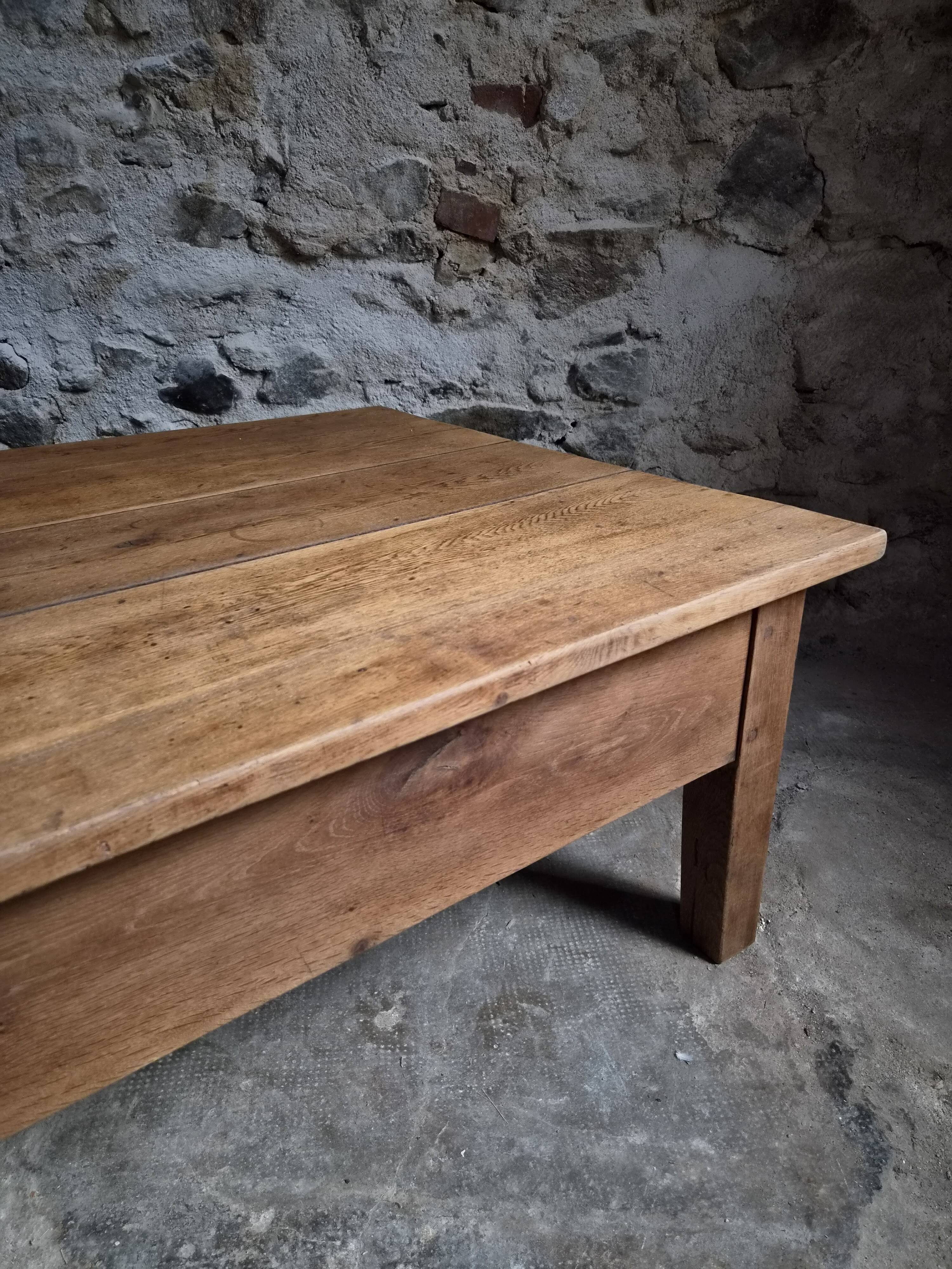 Table basse ancienne en chêne français – Table XXL de ferme du XIXe siècle