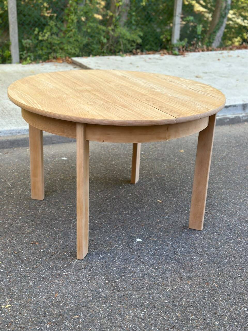 Table ronde extensible scandinave en bois clair décapé rallonge intégrée 19