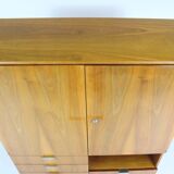 Armoire en frêne et noyer du milieu du siècle de Jitona, années 1960