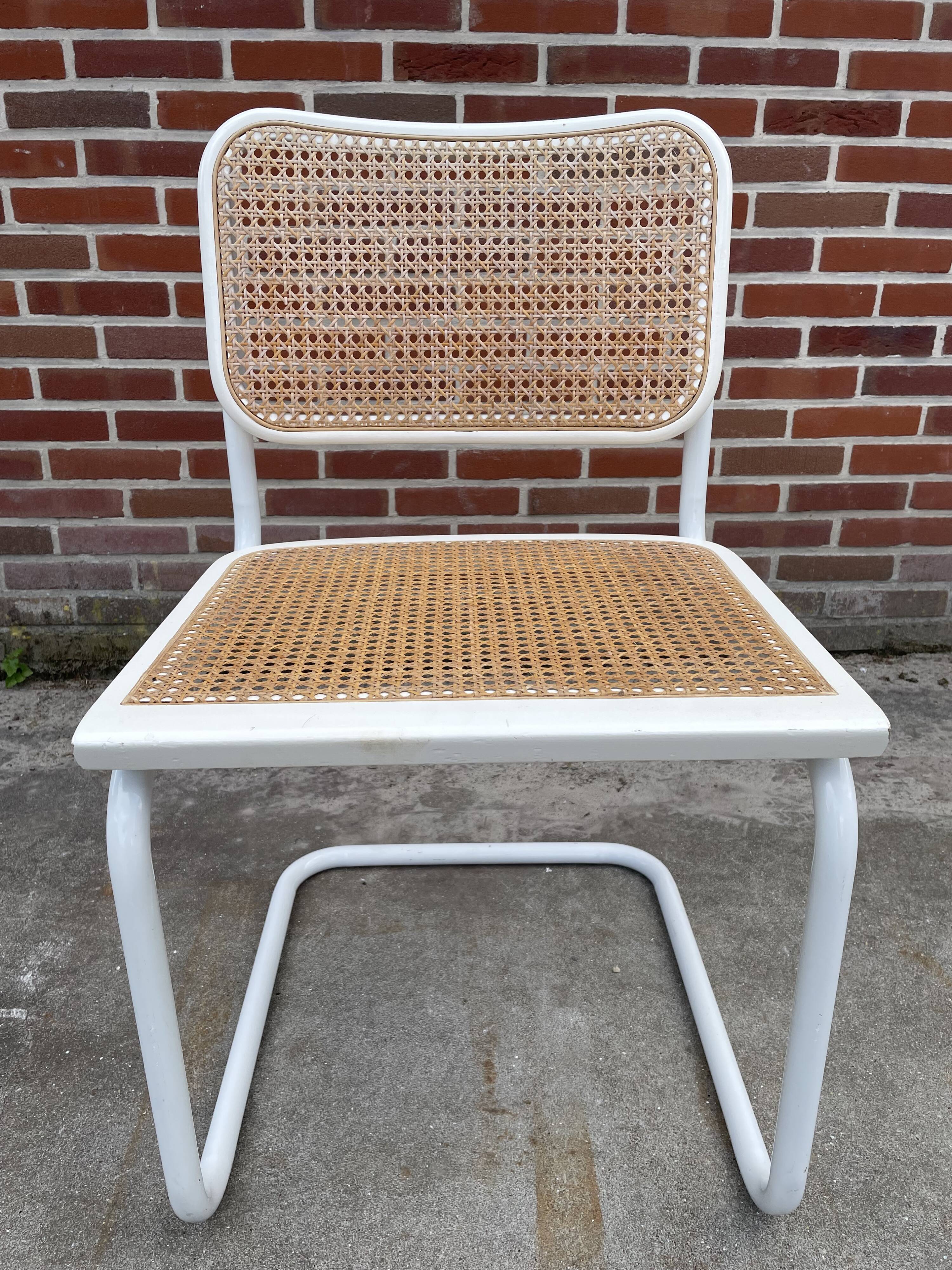 Set of 4 Cesca b32 model chairs in white