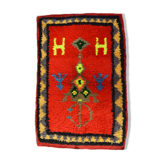 Red berber fibula carpet 94 x 60 cm