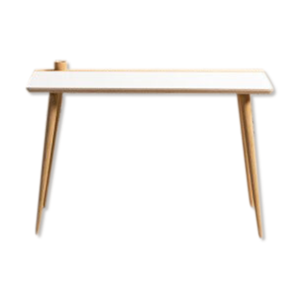 Oak children's desk equipped with a pencil holder