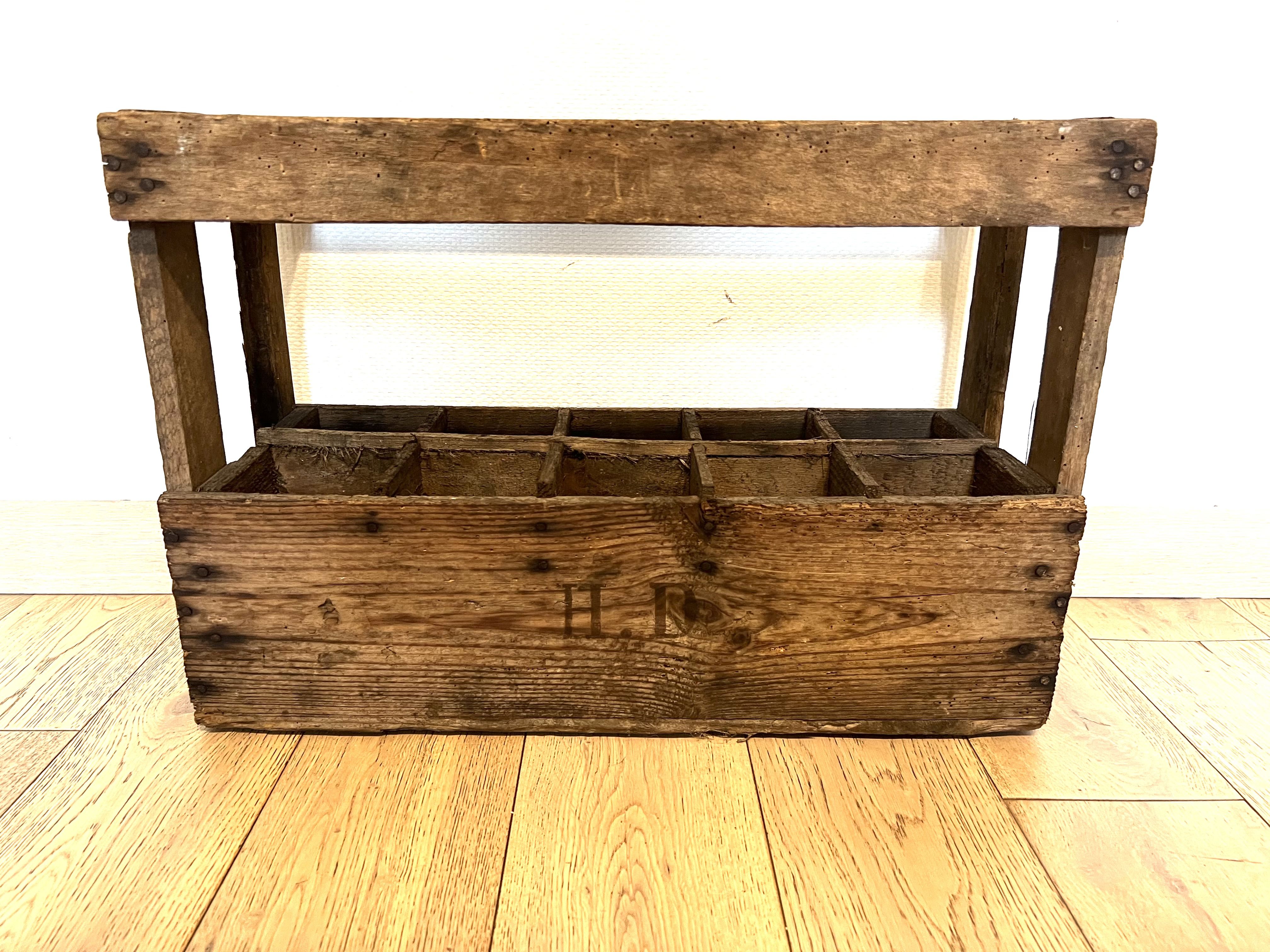 Vintage wooden wine case locker old bottle with HD monogram