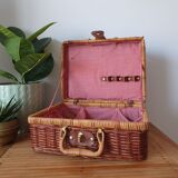 Two-coloured wicker trunk