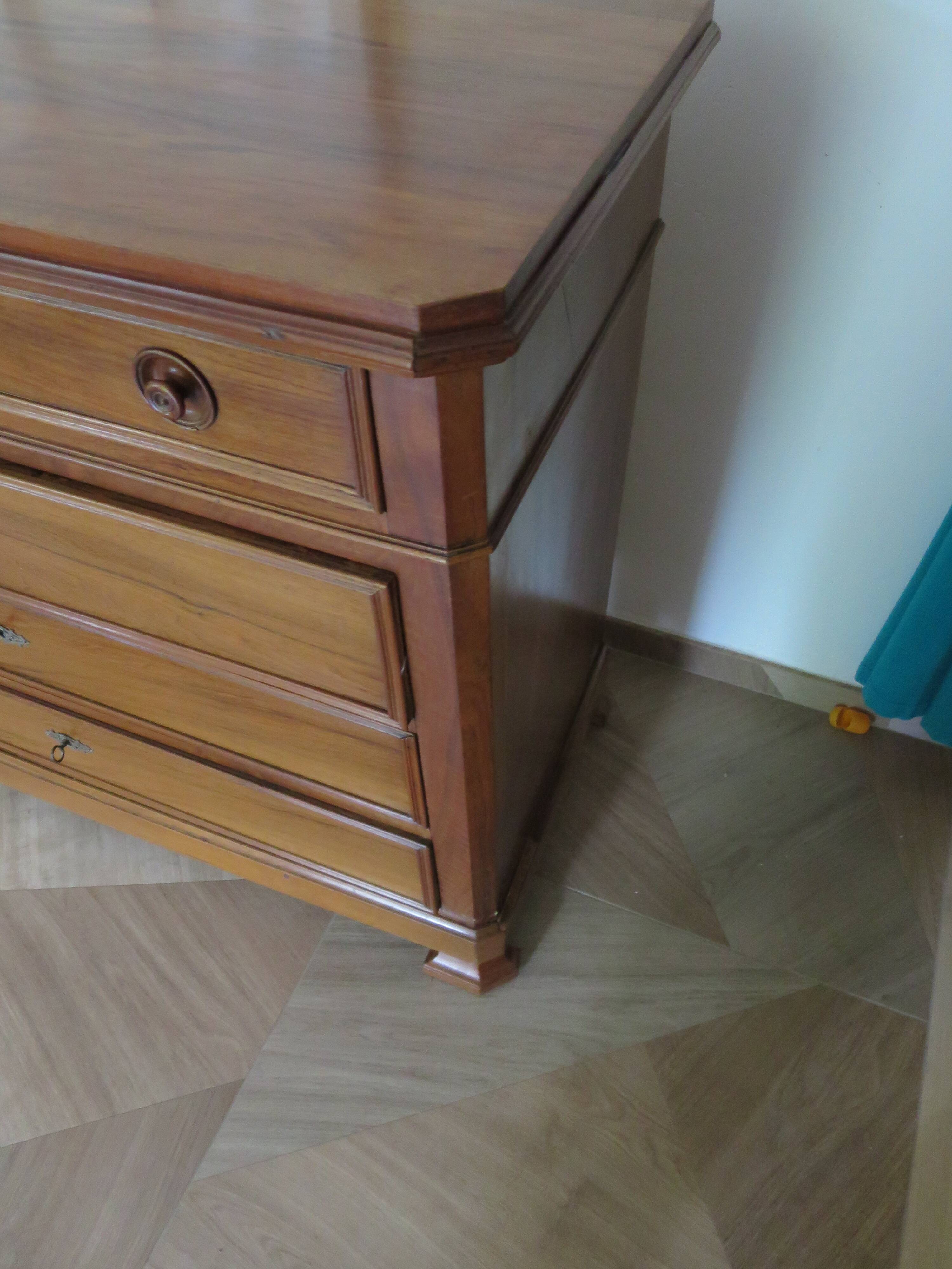 Rare - Pretty old chest of drawers with 4 drawers and 3 locks - In walnut - 1930
