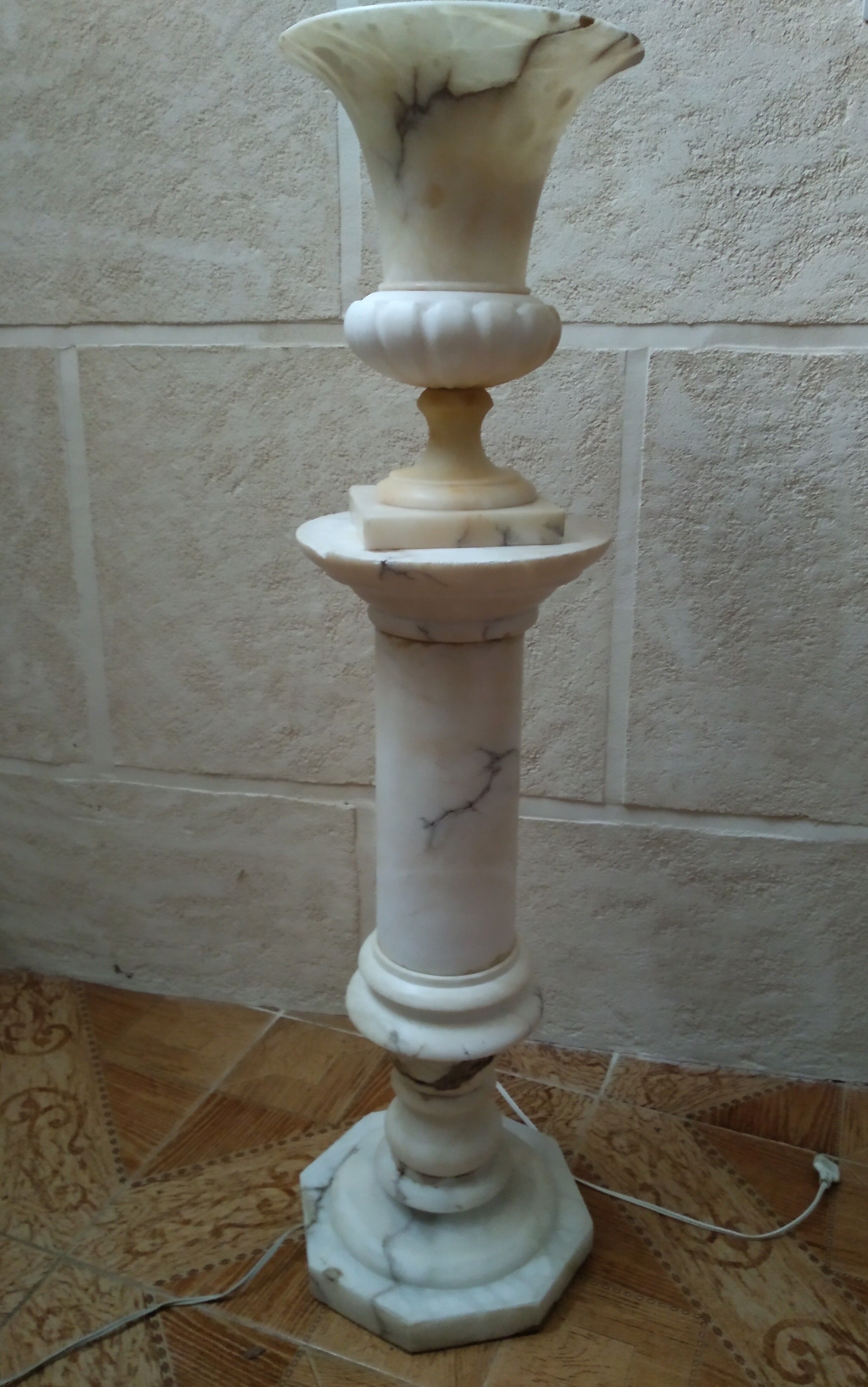 Alabaster column lamp