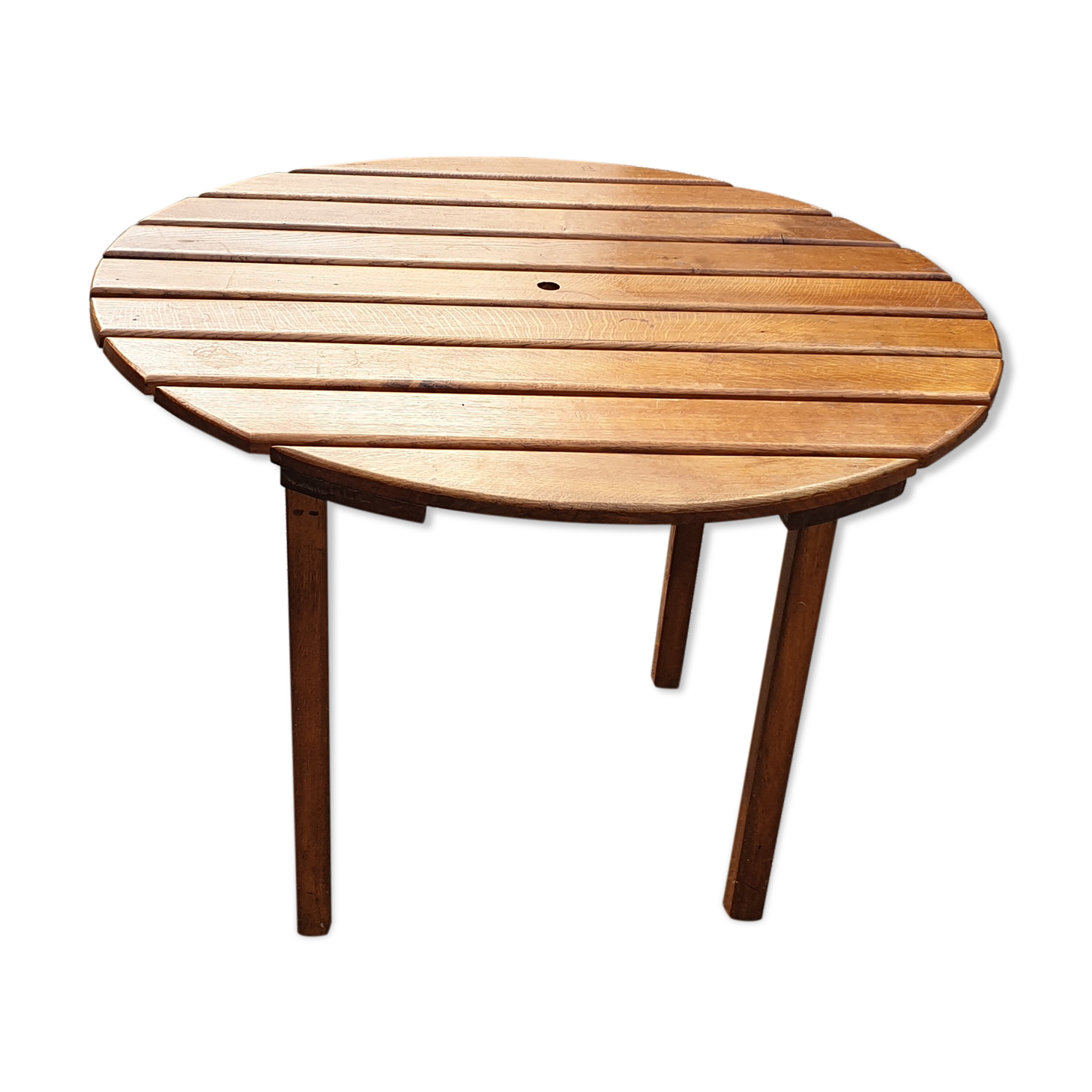 Round table of swing terrace