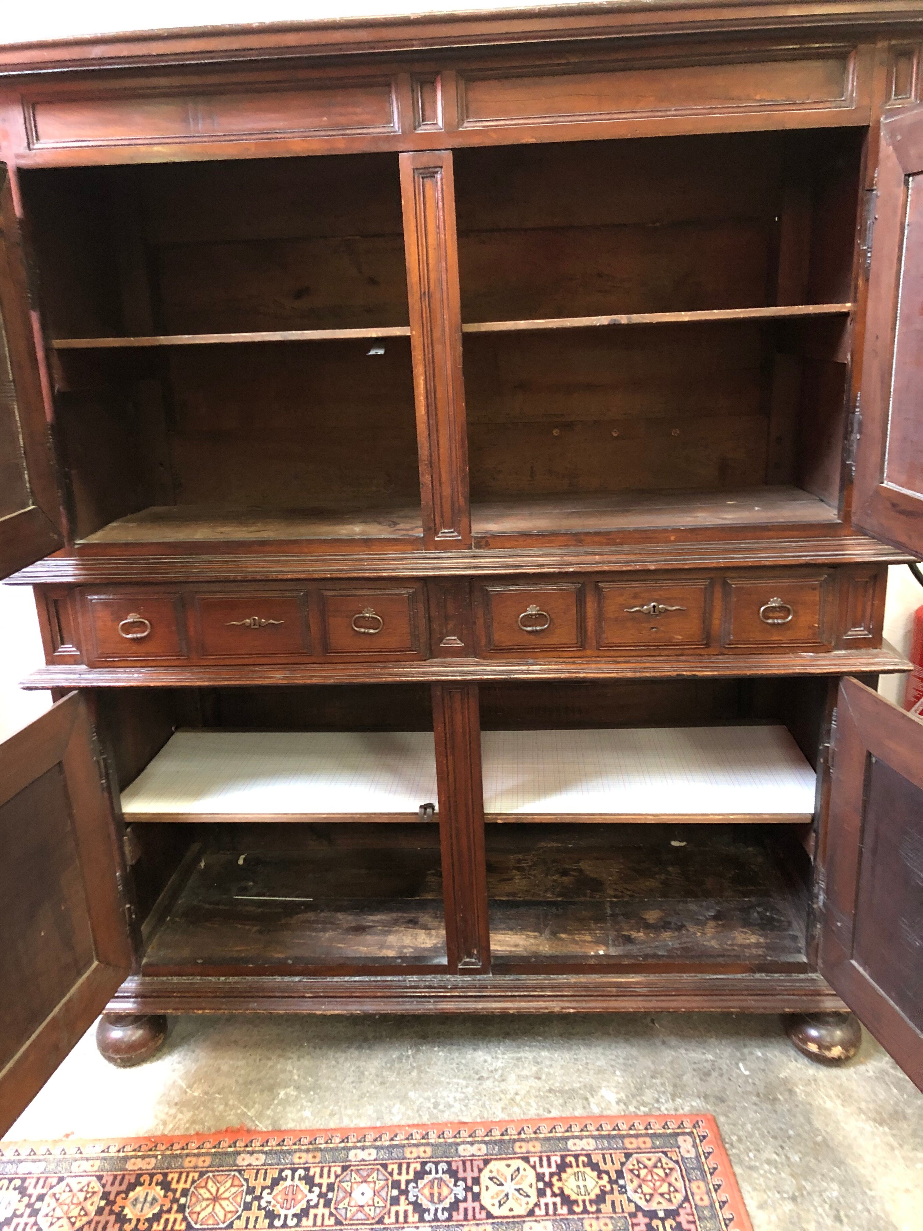 Buffet  2 corps ancien 17/18 éme siècle