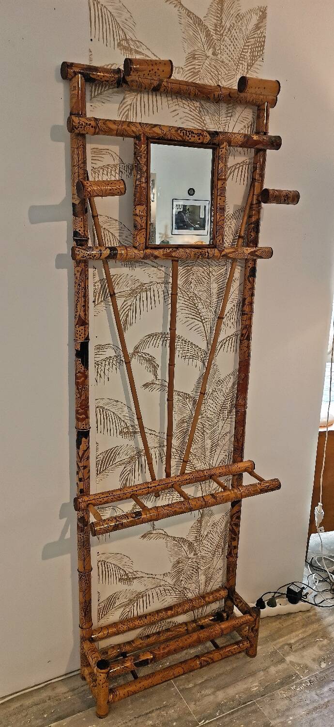 Bamboo wall-mounted locker