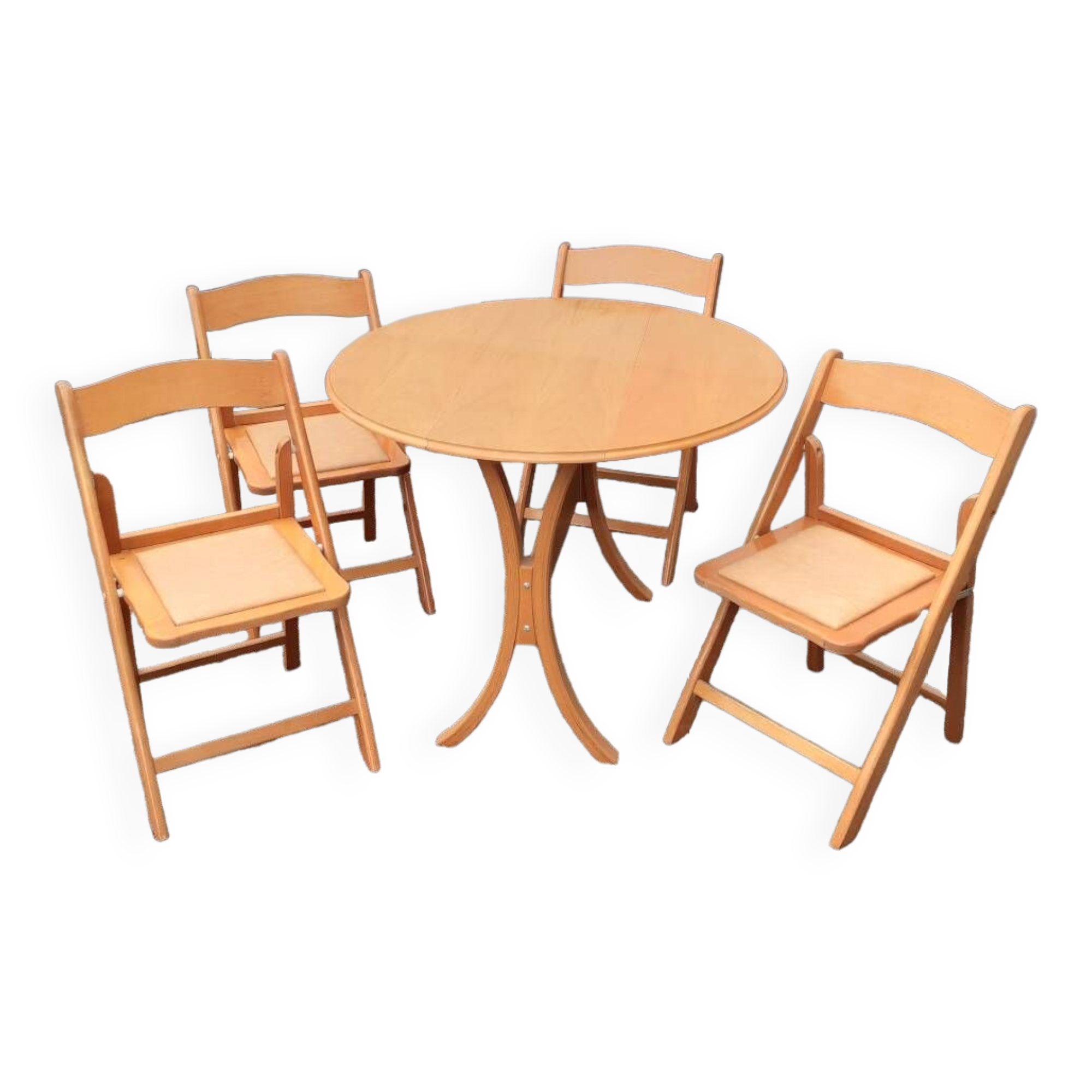 “Space saving” dining set