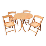 “Space saving” dining set