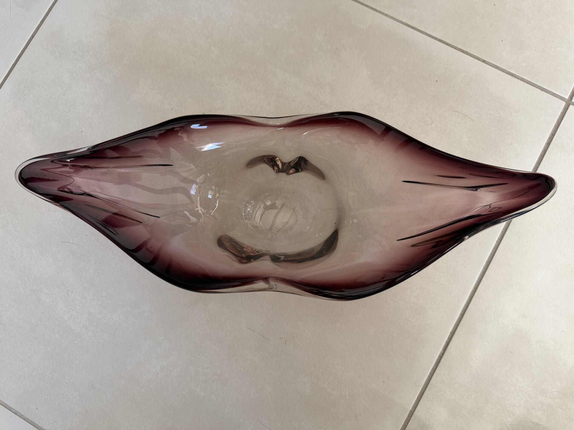 Blown glass fruit bowl in Murano style with purple reflections.