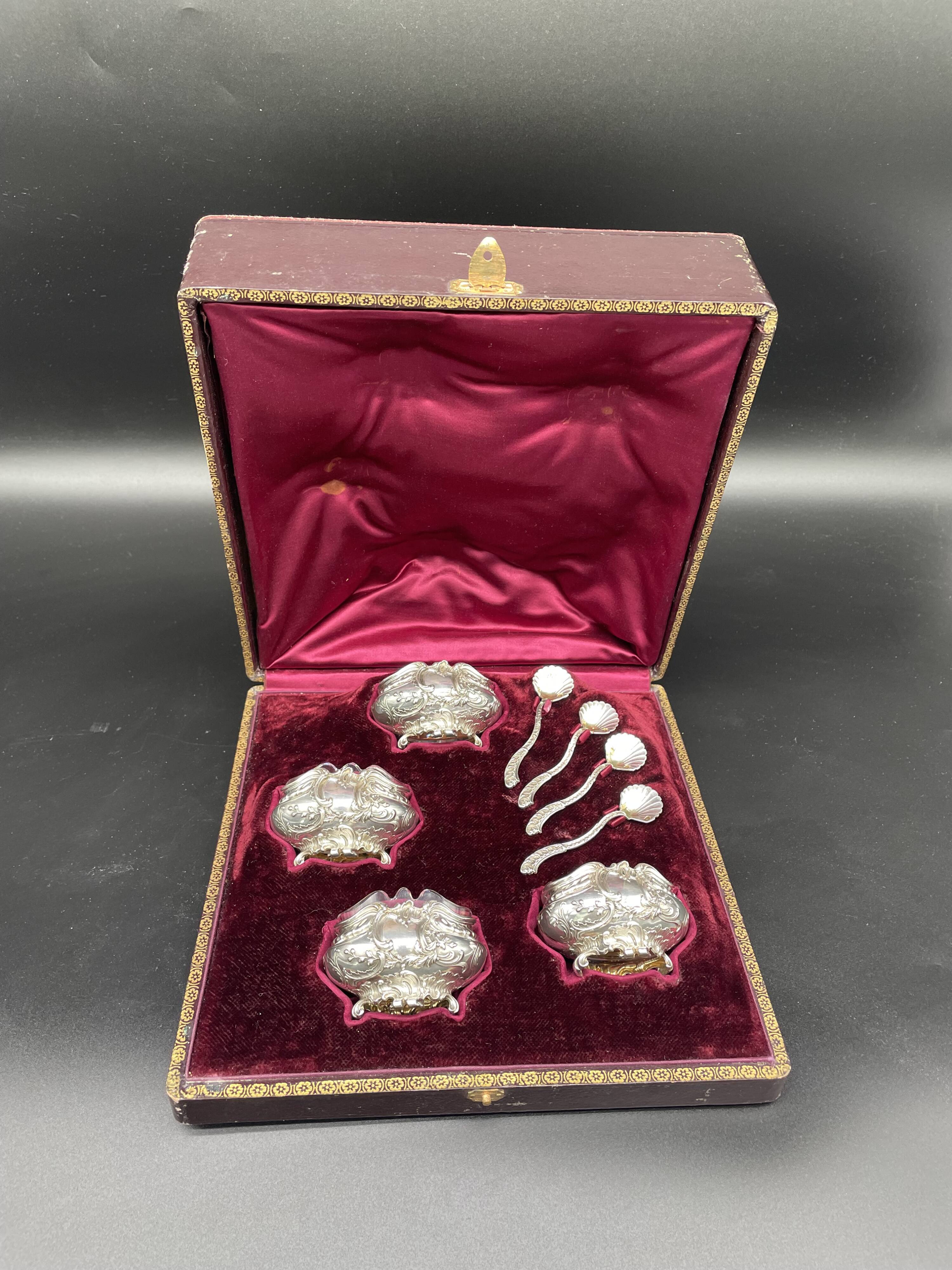 4 salt pots, silver, Ravinet D'enfert, 4 shovels, white glass interior, case, purple interior, 19th century