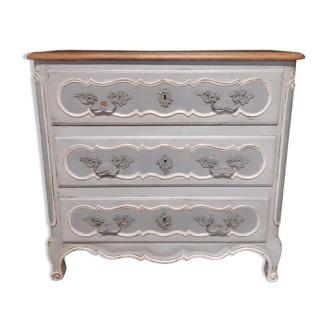 Small chest of drawers