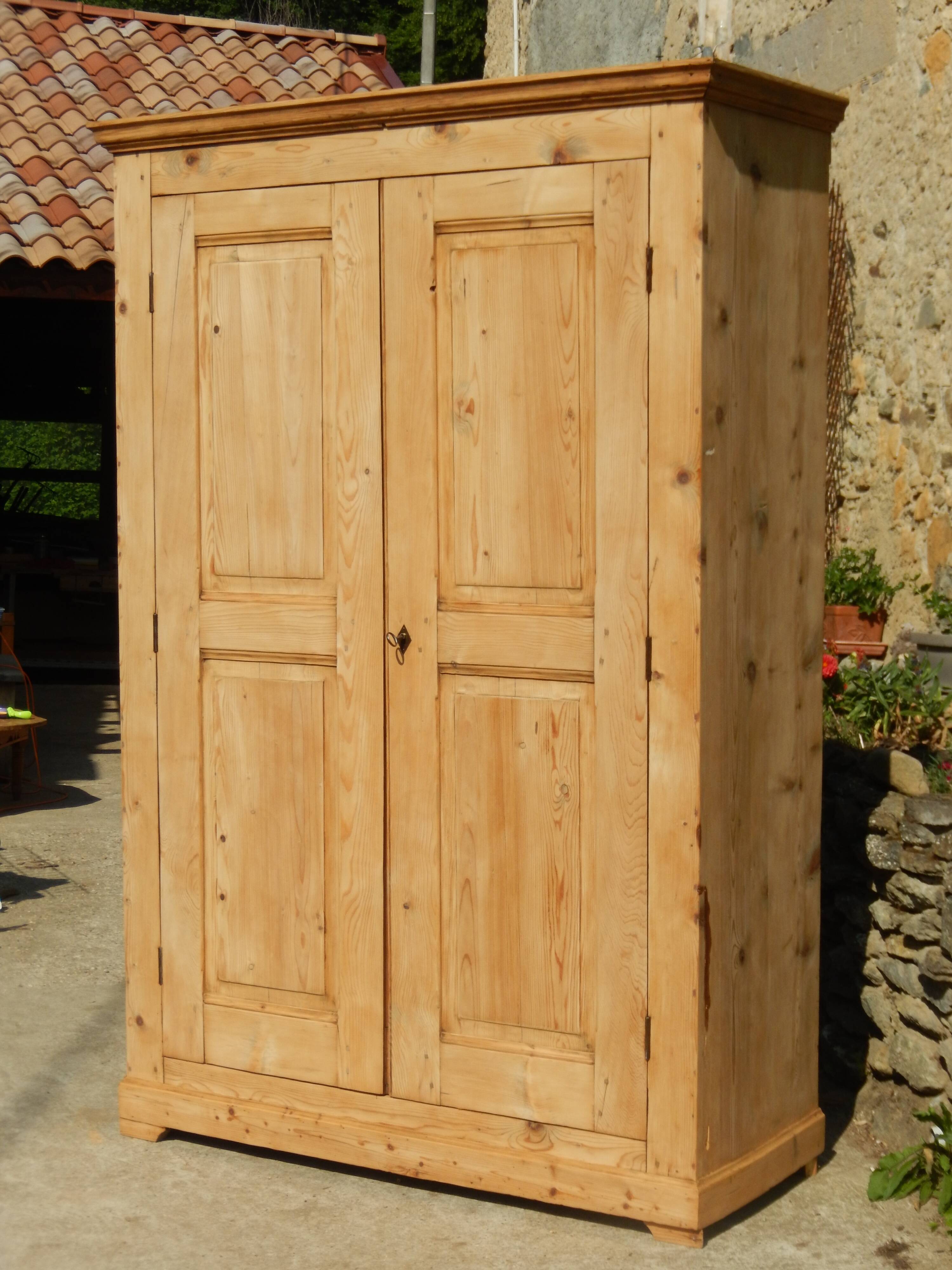 Superb Parisian wardrobe cloakroom cupboard in natural light pine.