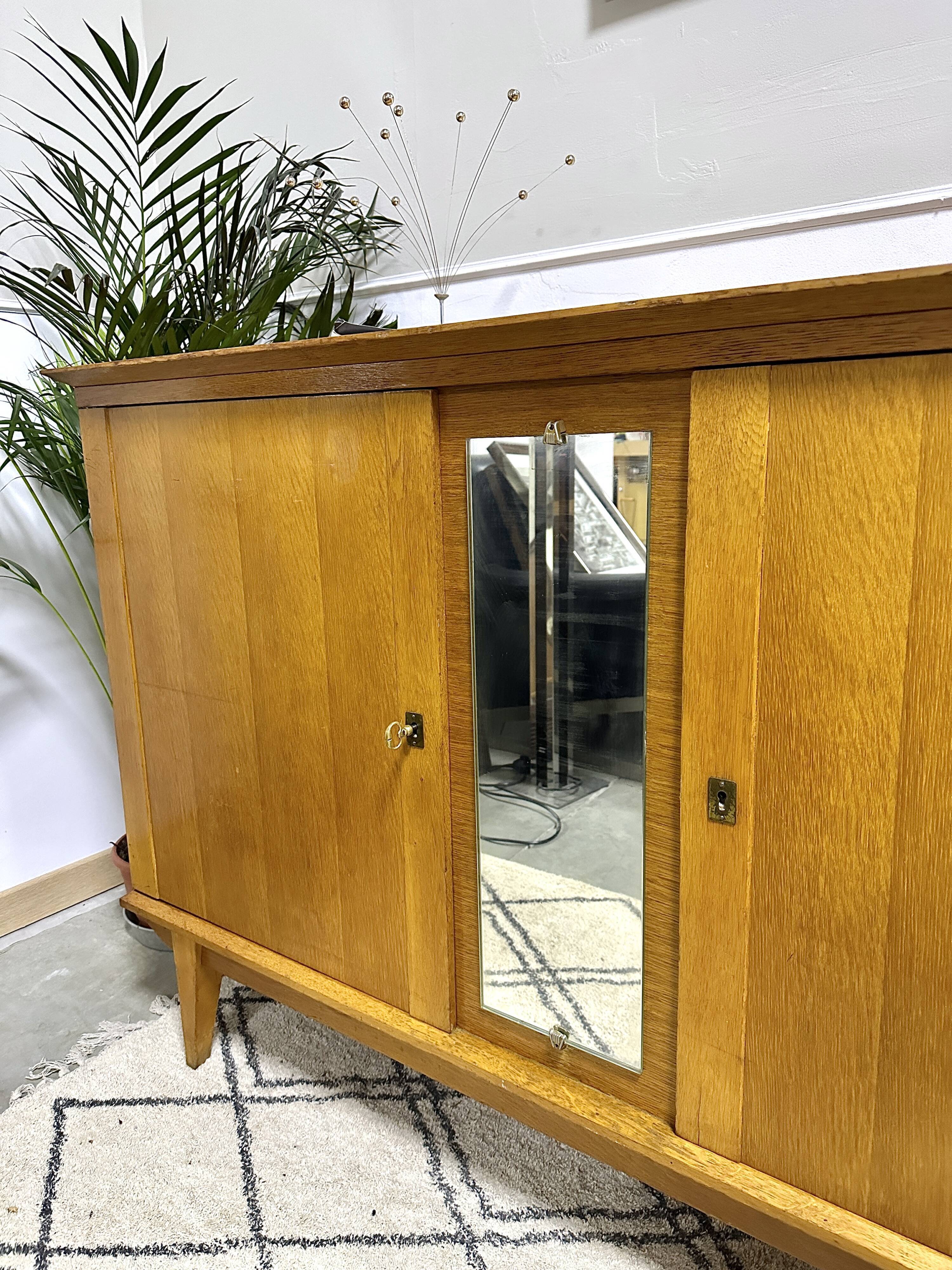 Enfilade vintage pieds compas