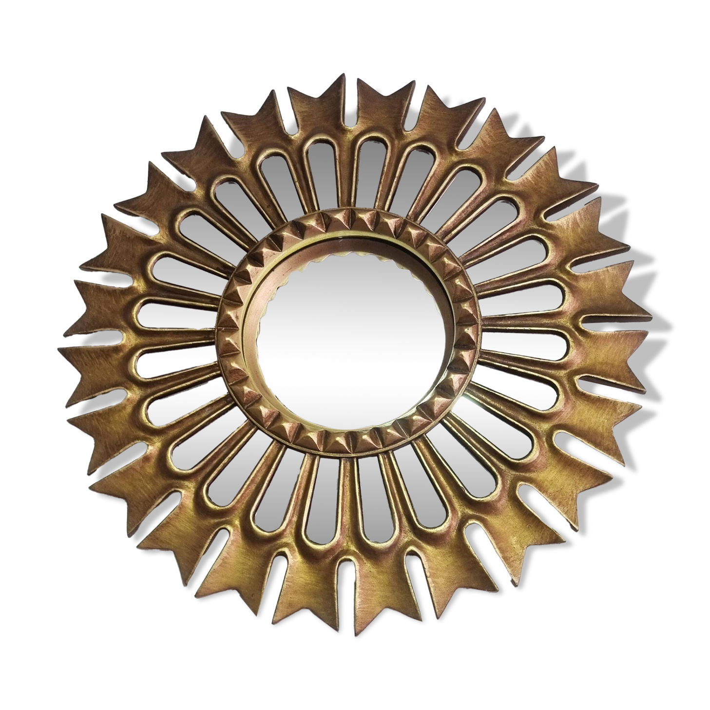 Faceted witch mirror