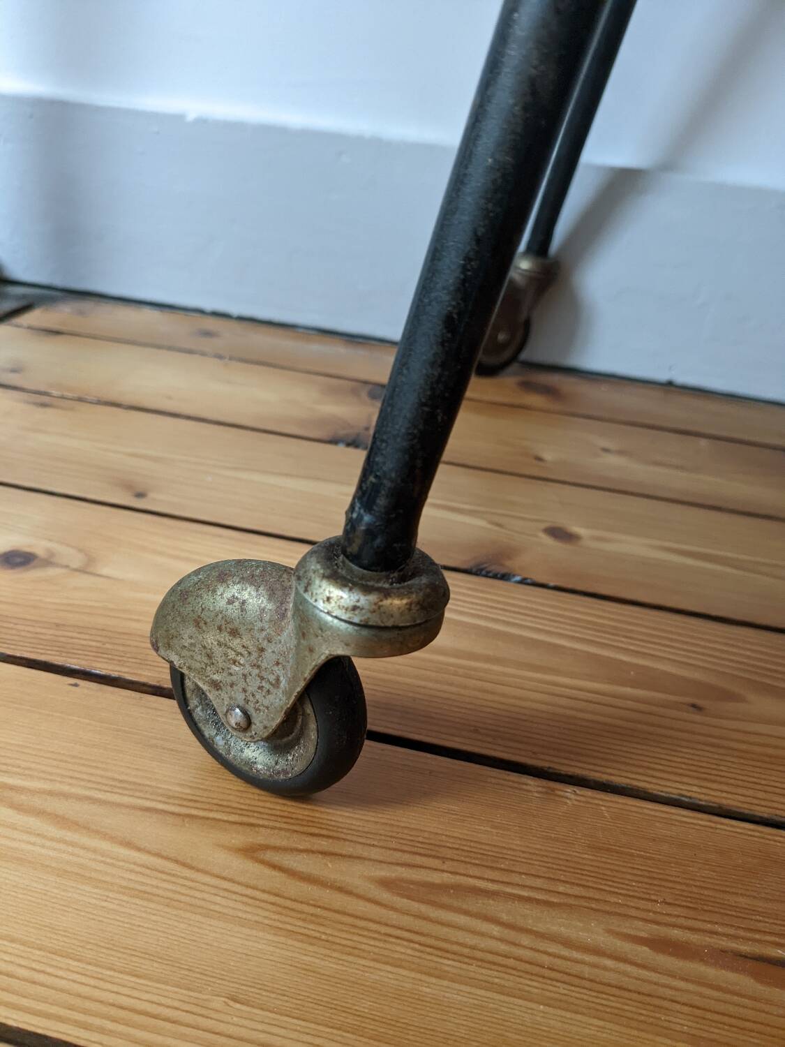 Vintage bar/TV cabinet