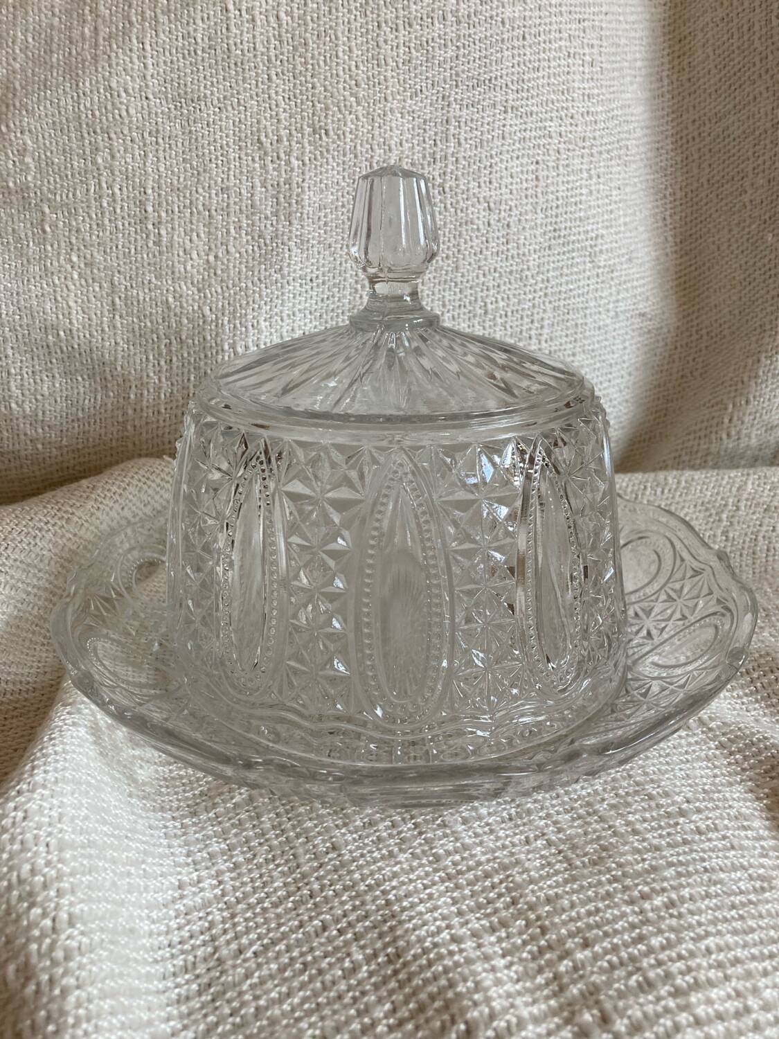 Dish and bell for chiseled cheese