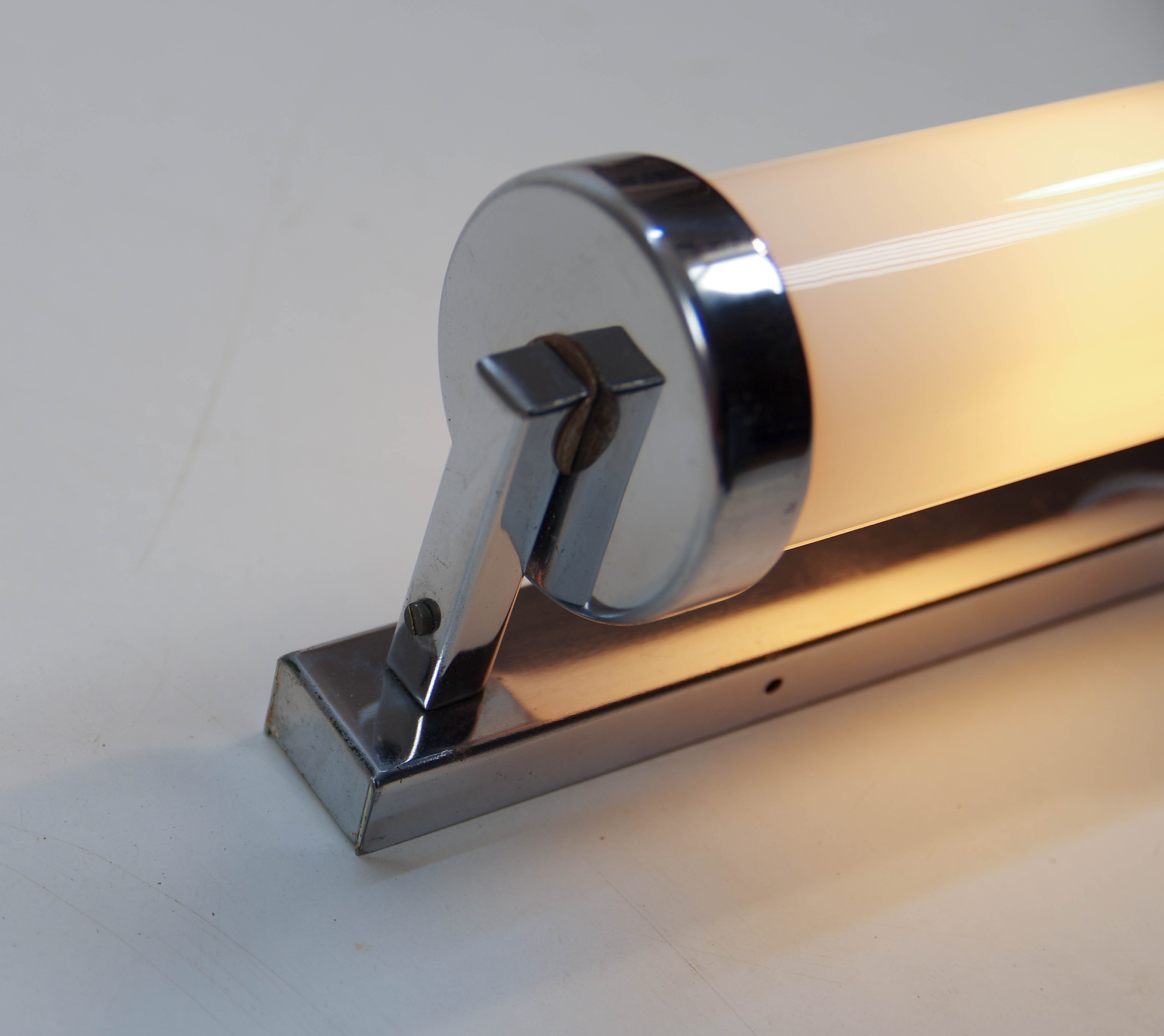 Functionalist chrome wall lamp, 1930s