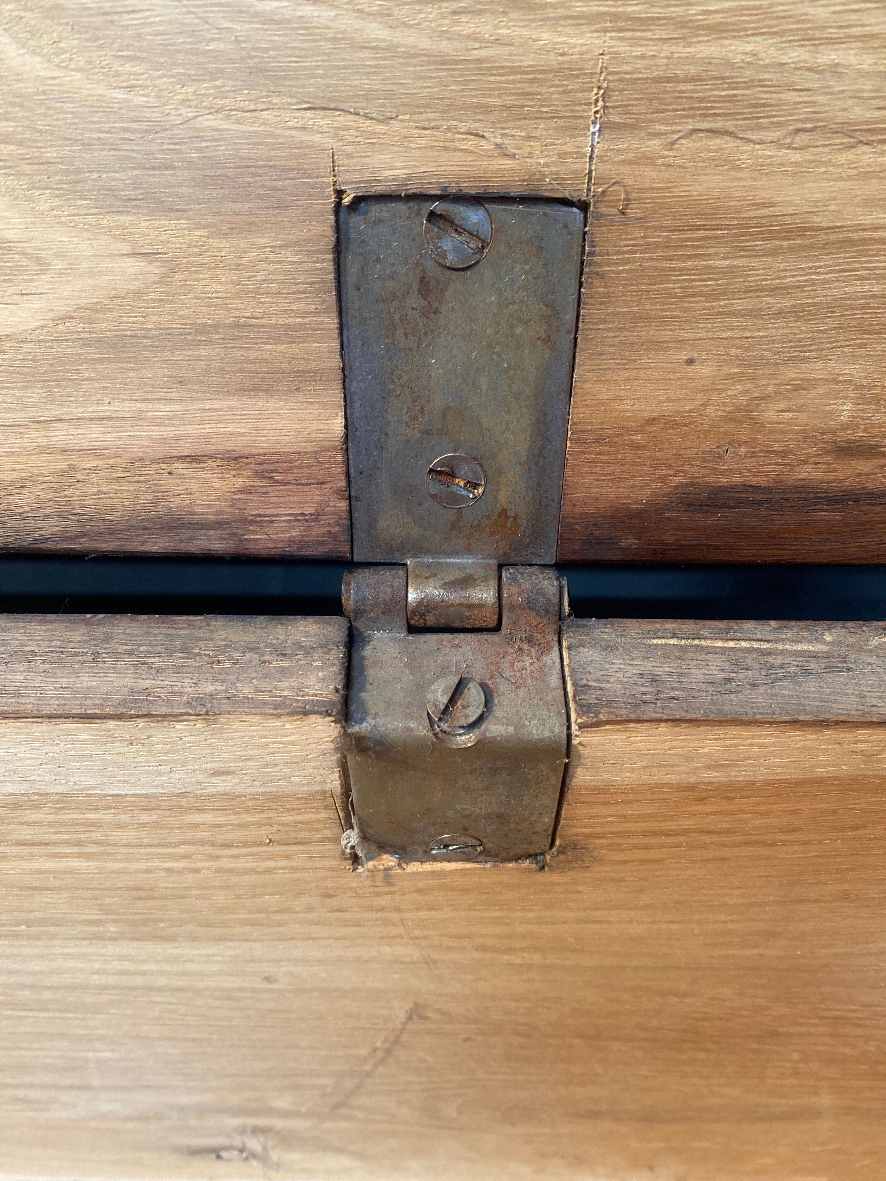 Oak tie with storage box