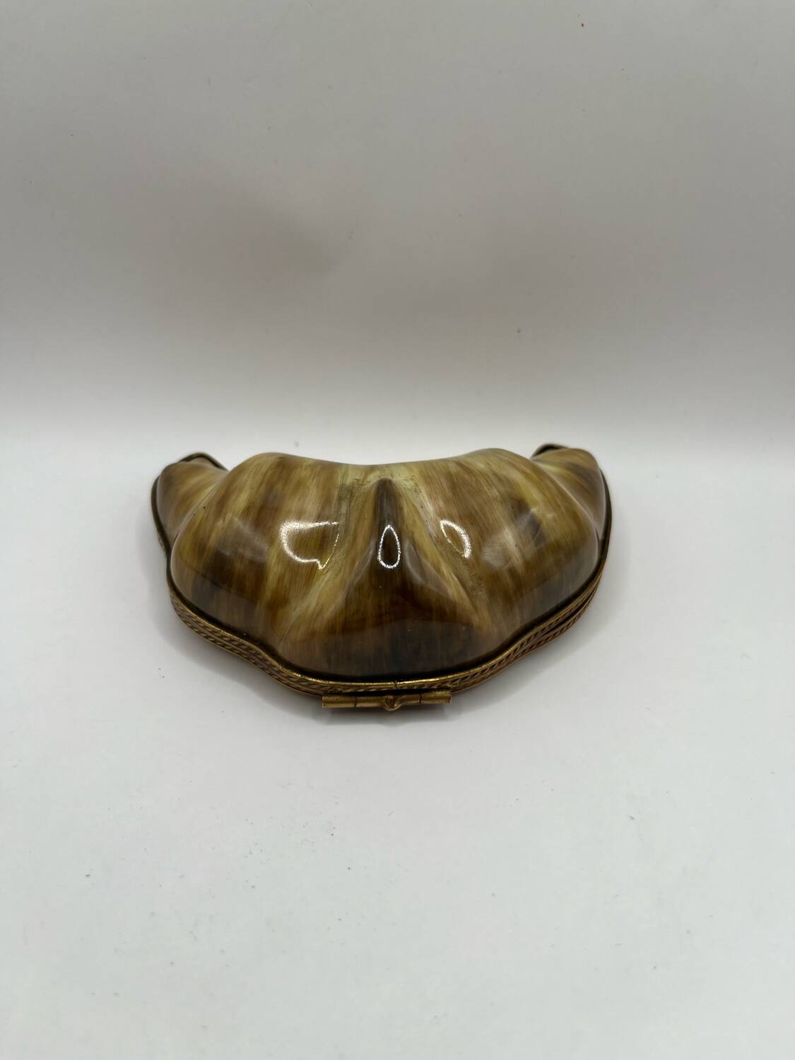 Porcelain box in the shape of a crescent