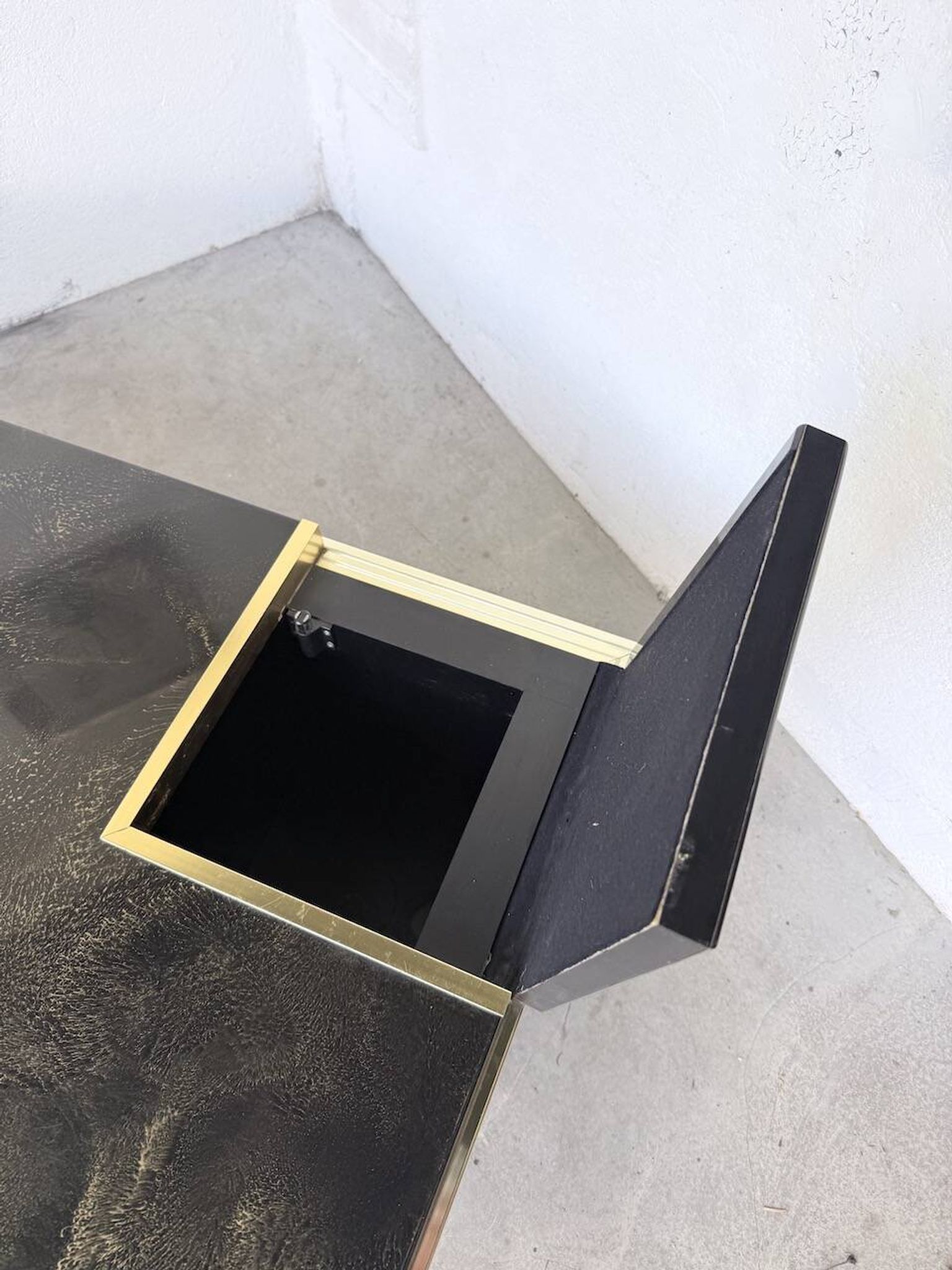 "Rizzo" lacquered and brass coffee-bar table from the 1970s.