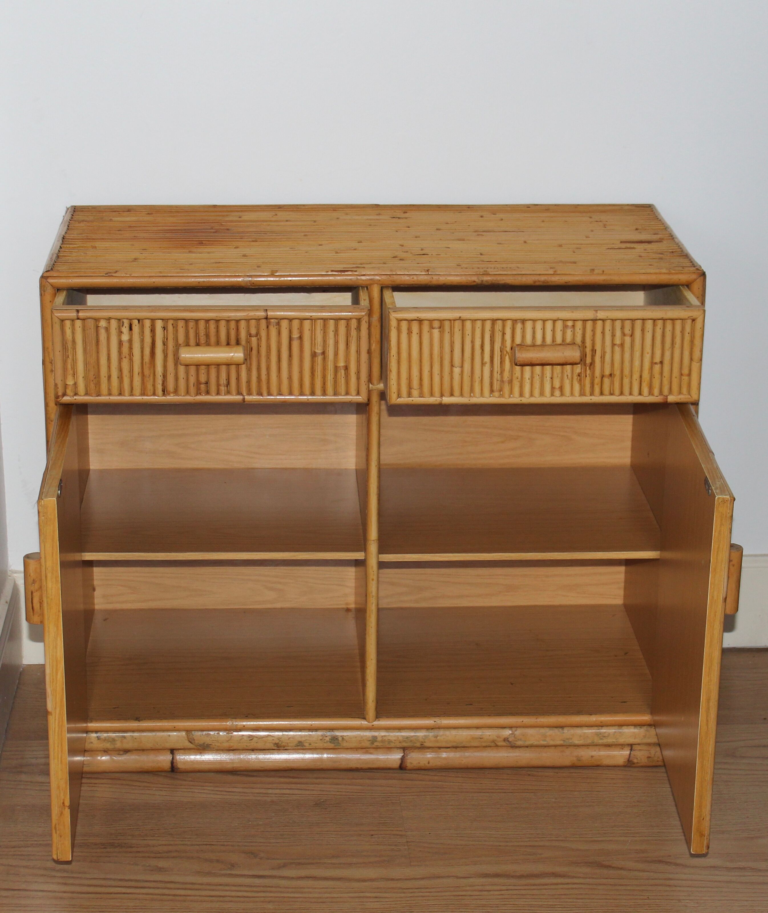 Commode en rotin vintage