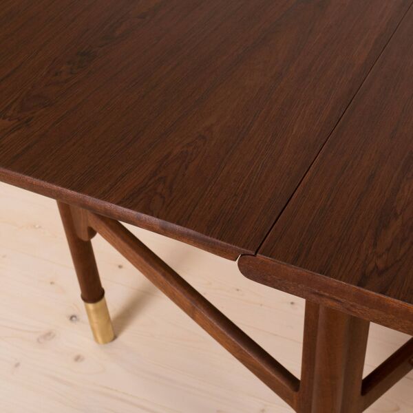 Table à manger vintage, bois de teck, éléments en laiton, Norvège, années 1950
