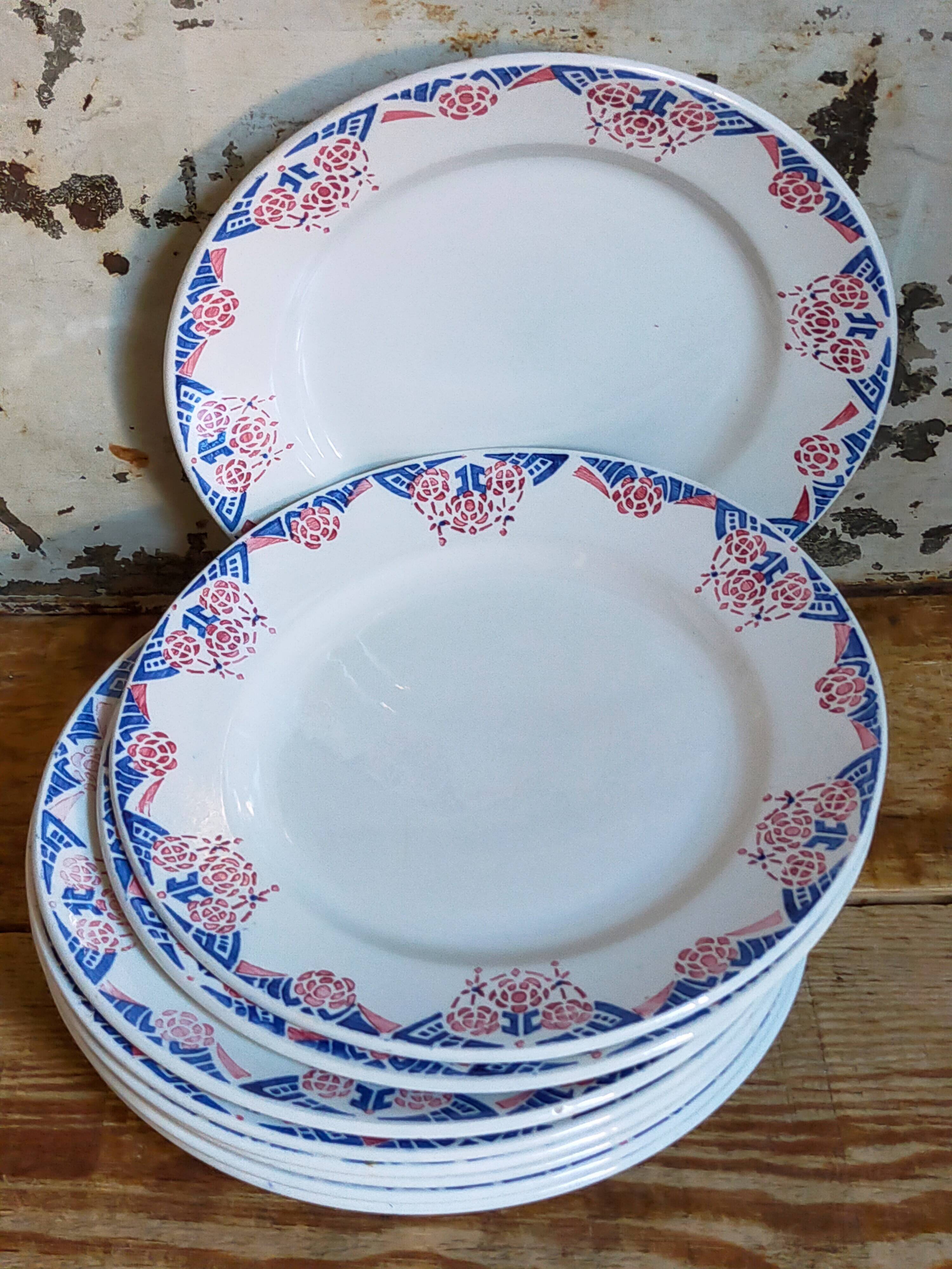 Nine Sarreguemines earthenware dessert plates, Brunoy service, 1940s