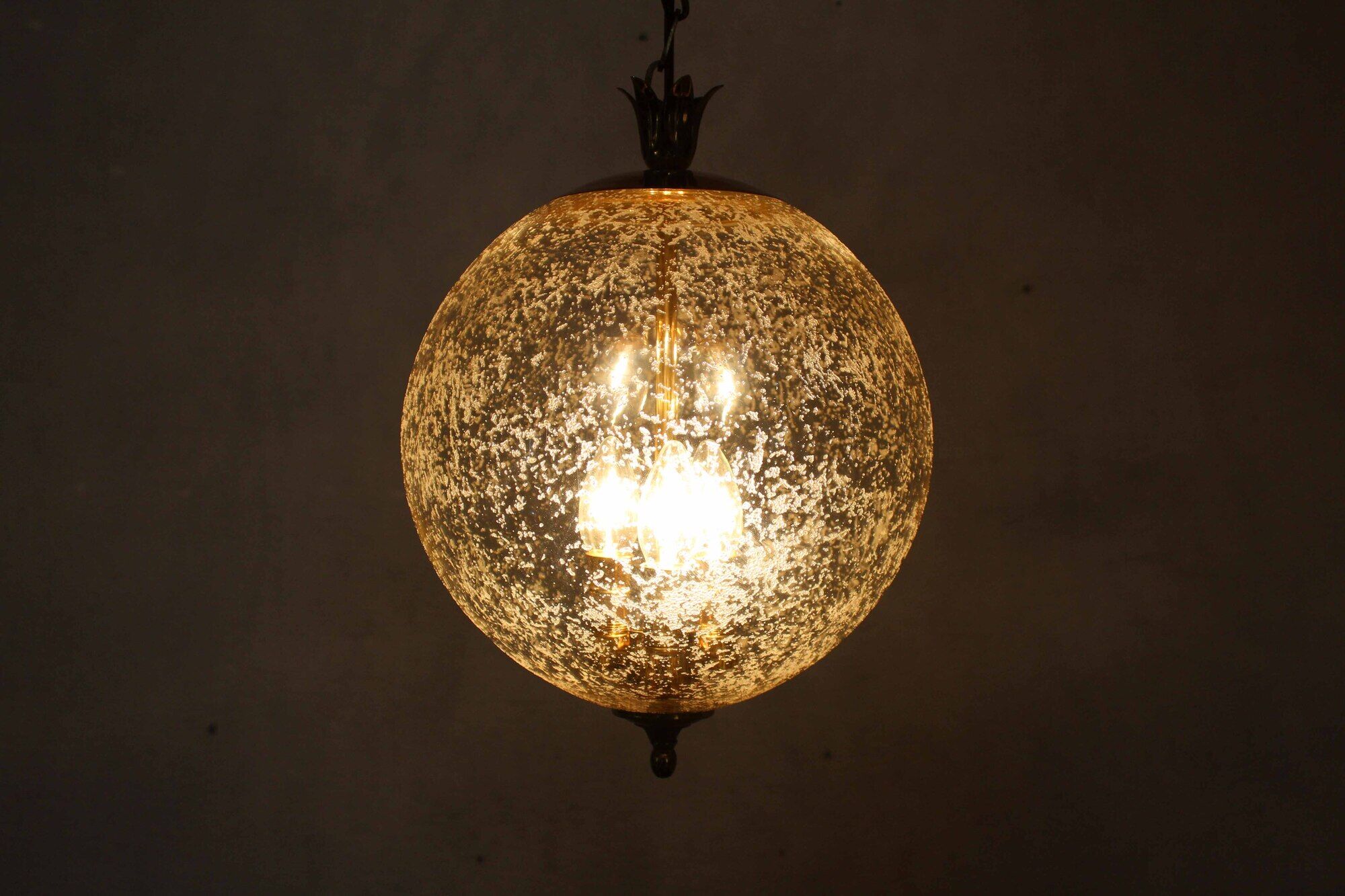 Limburg ball pendant lamp in glass and brass