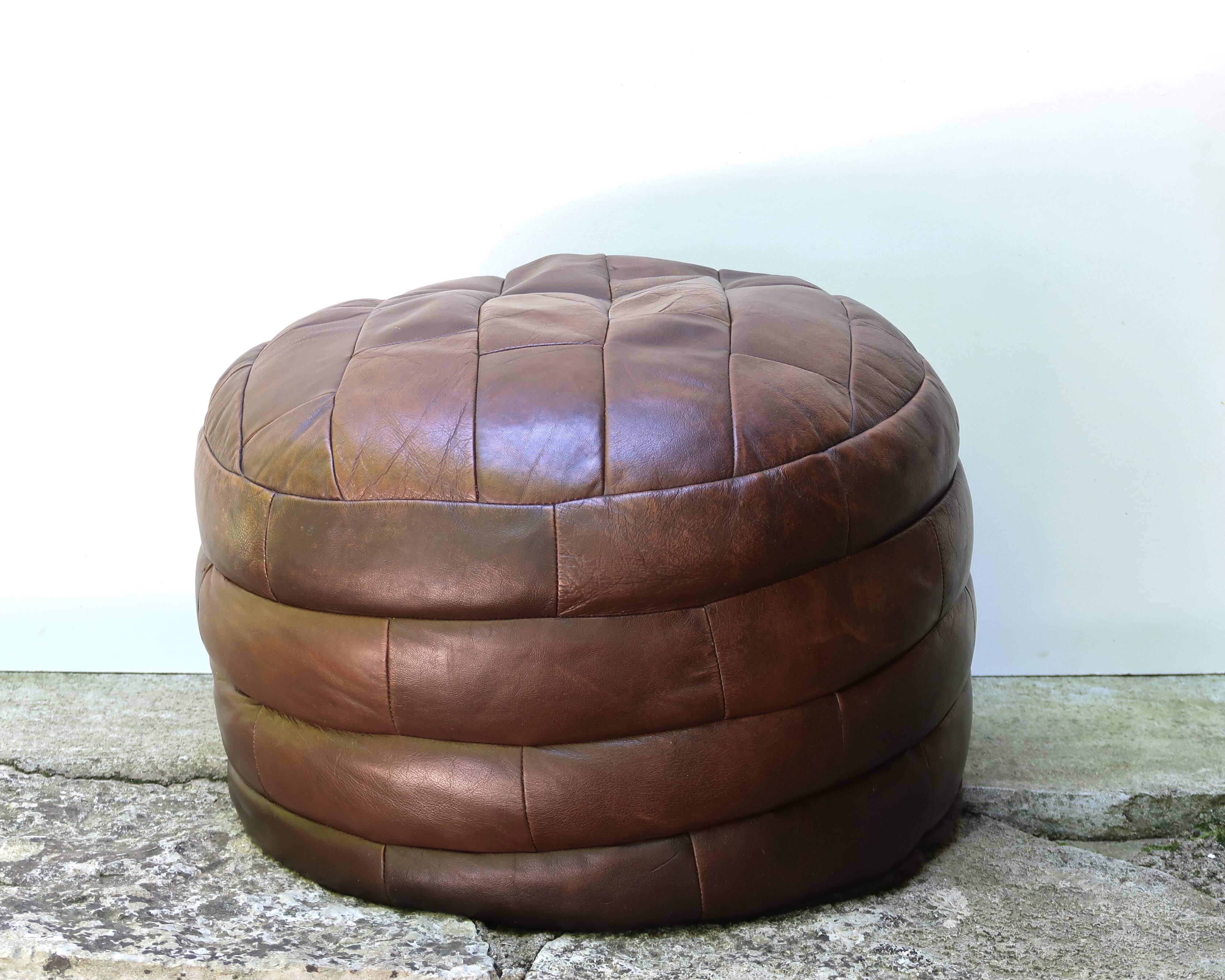 Pouf rond en patchwork de cuir marron foncé, années 70